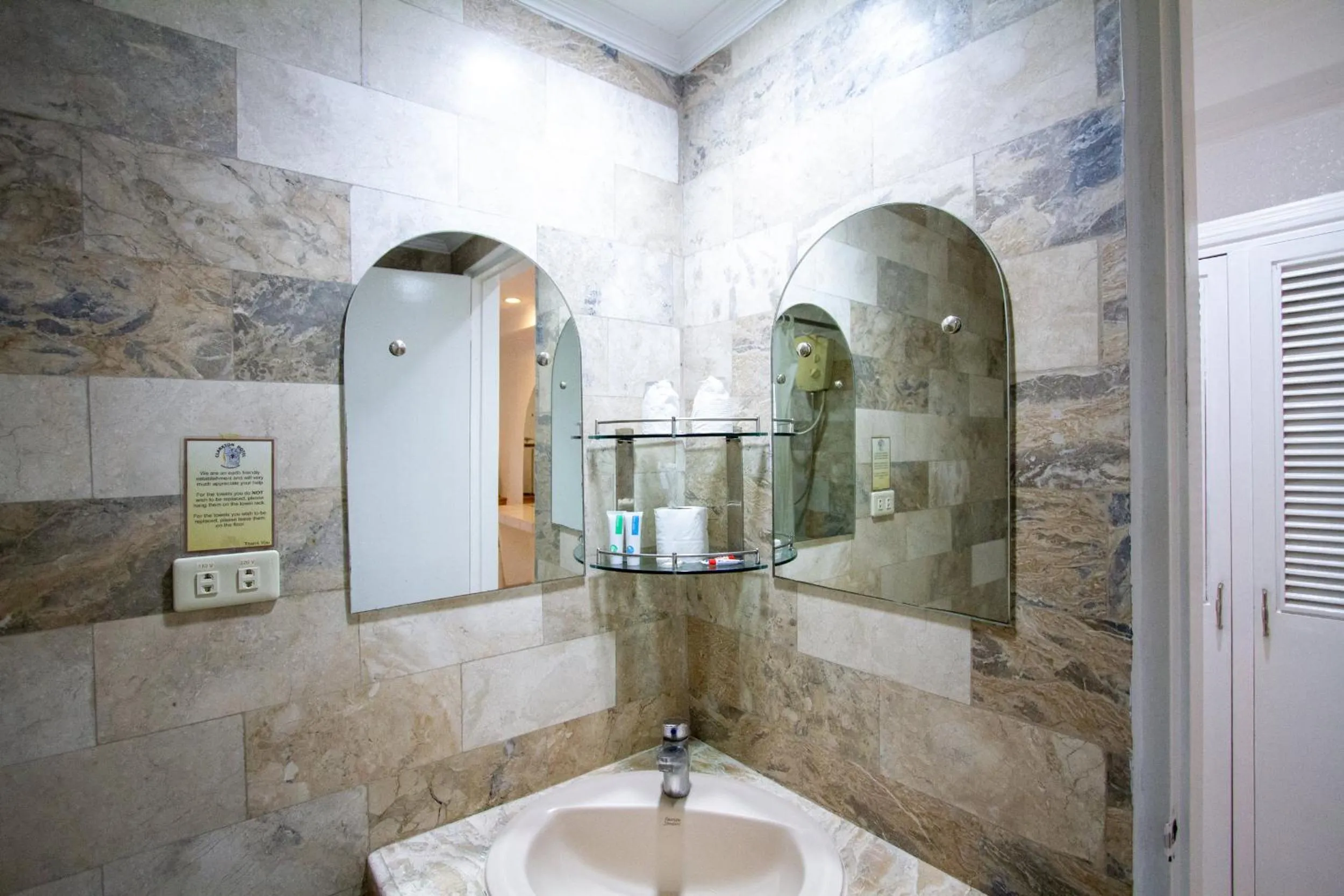 Clarkton Hotel Apartment