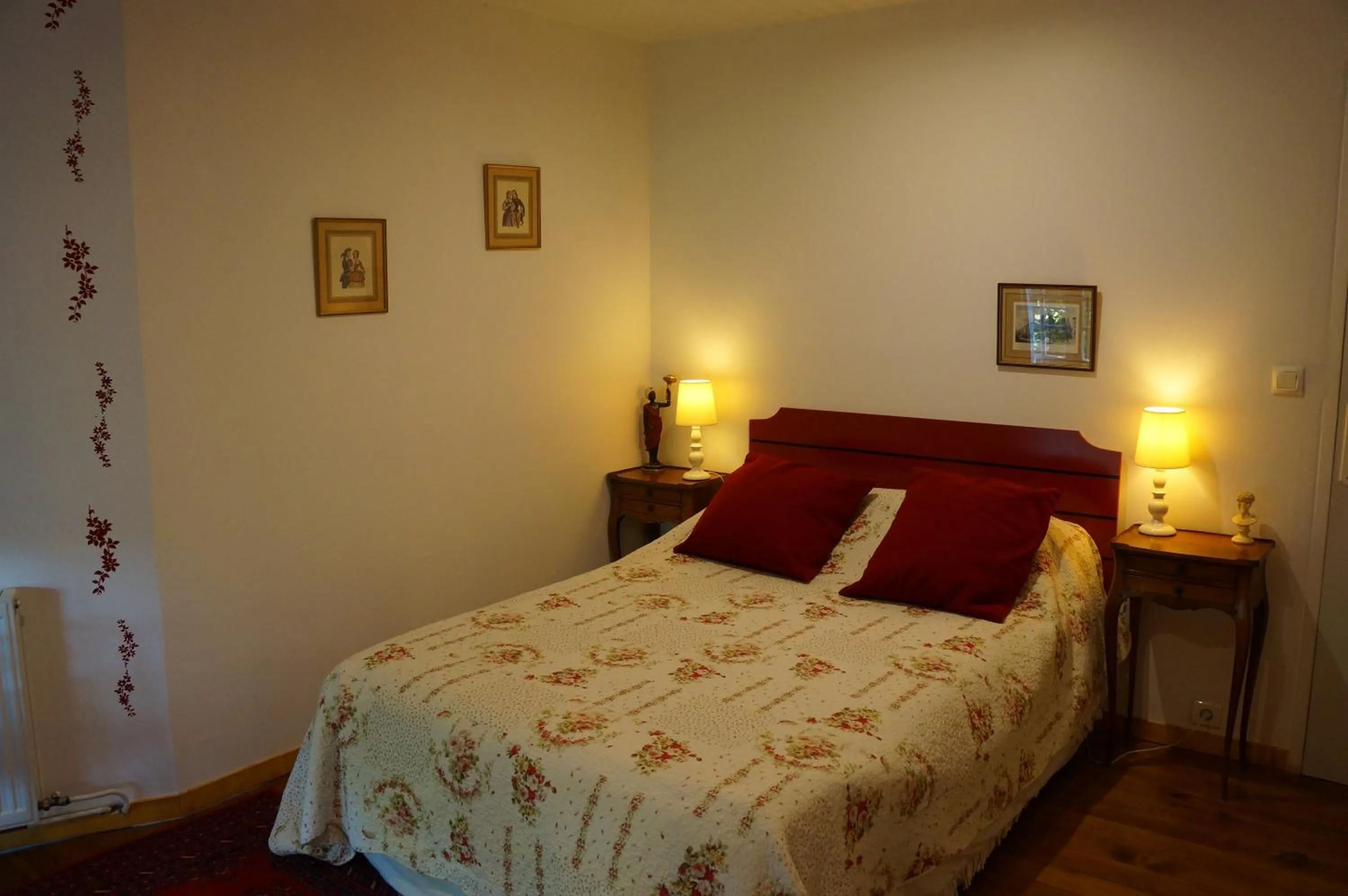 Bed in la maison des chartreux