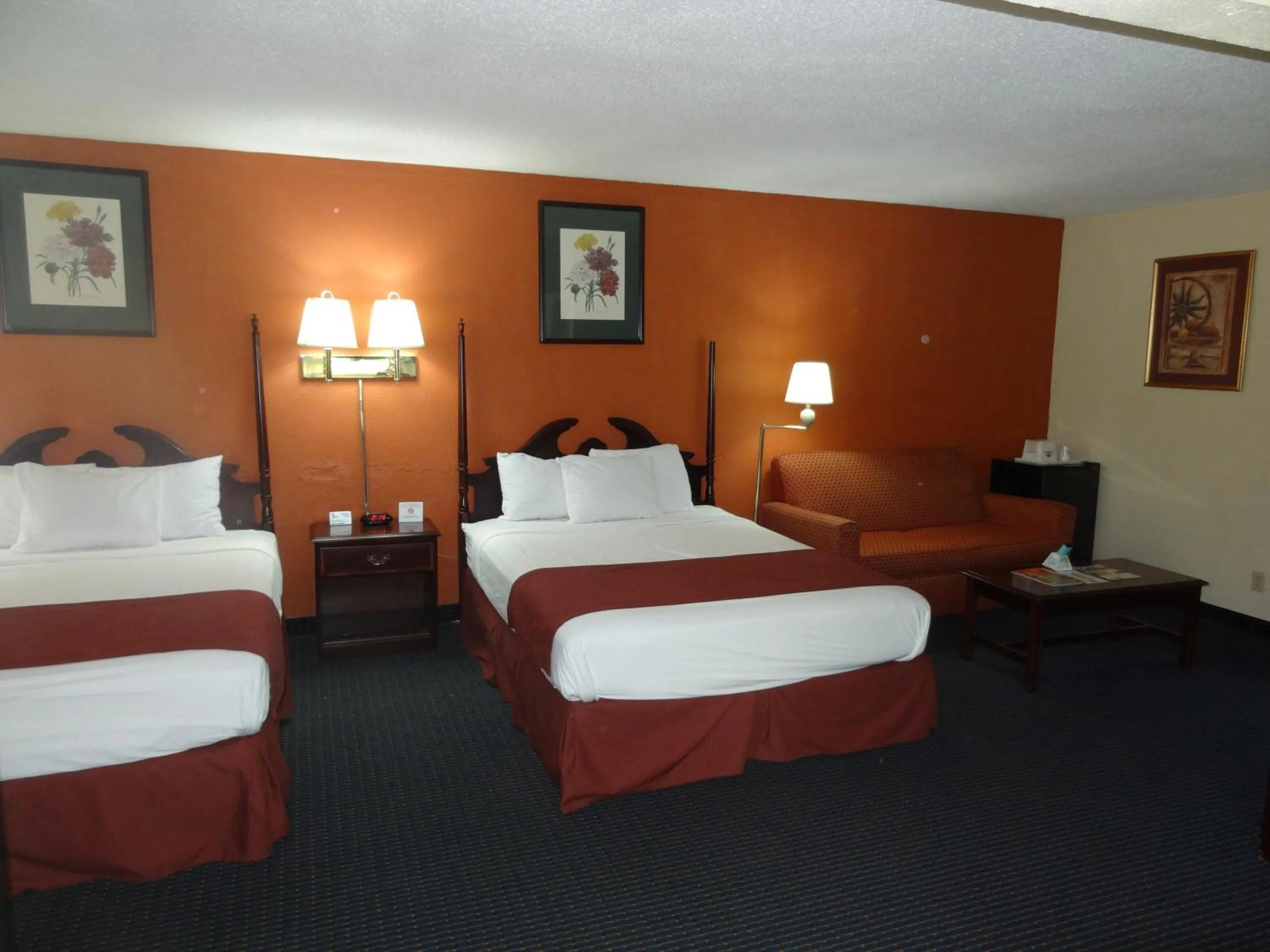 Bed in Red Carpet Inn Newark - Irvington NJ