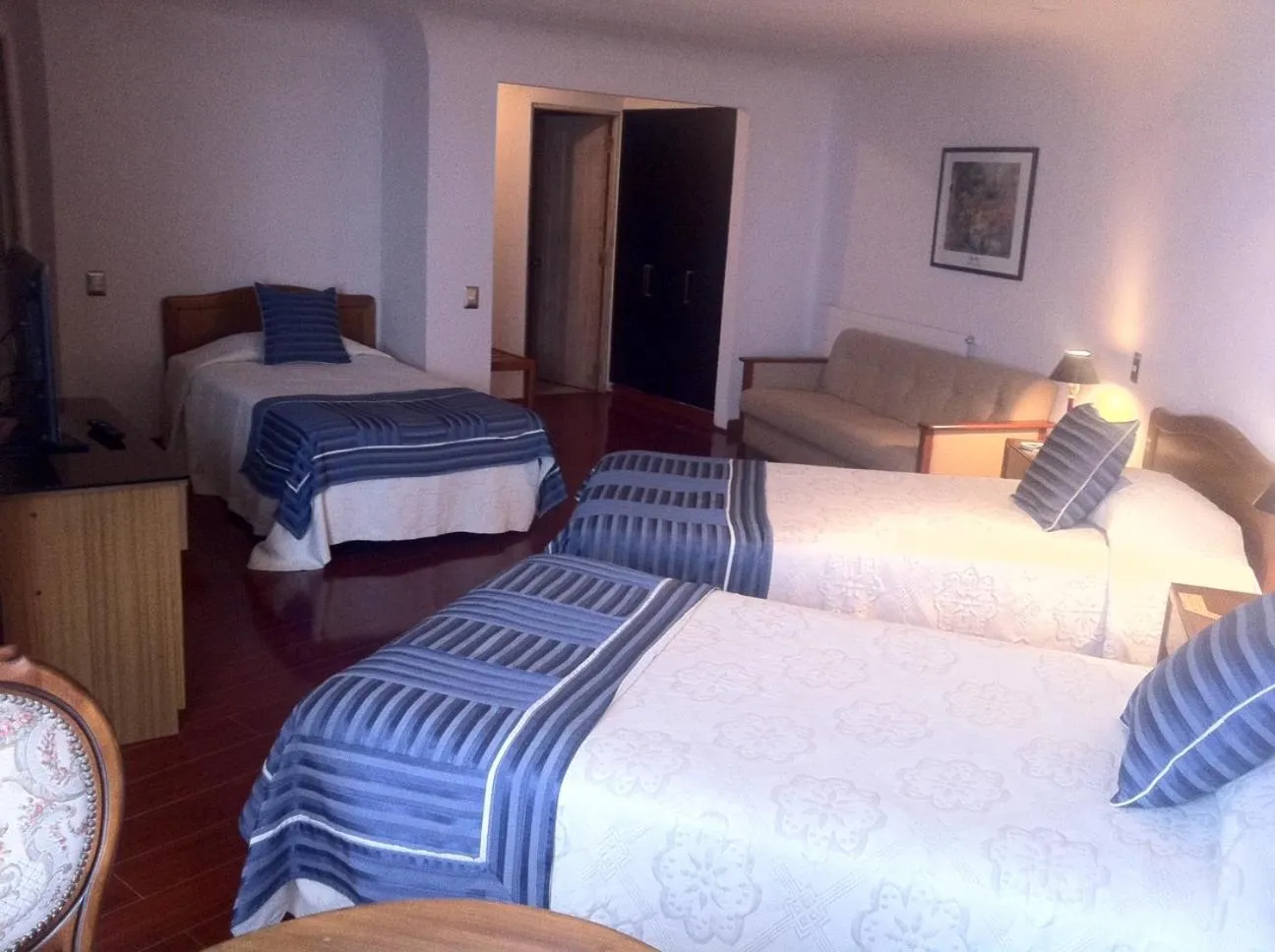 Photo of the whole room, Bed in Hotel Montecarlo Viña del Mar