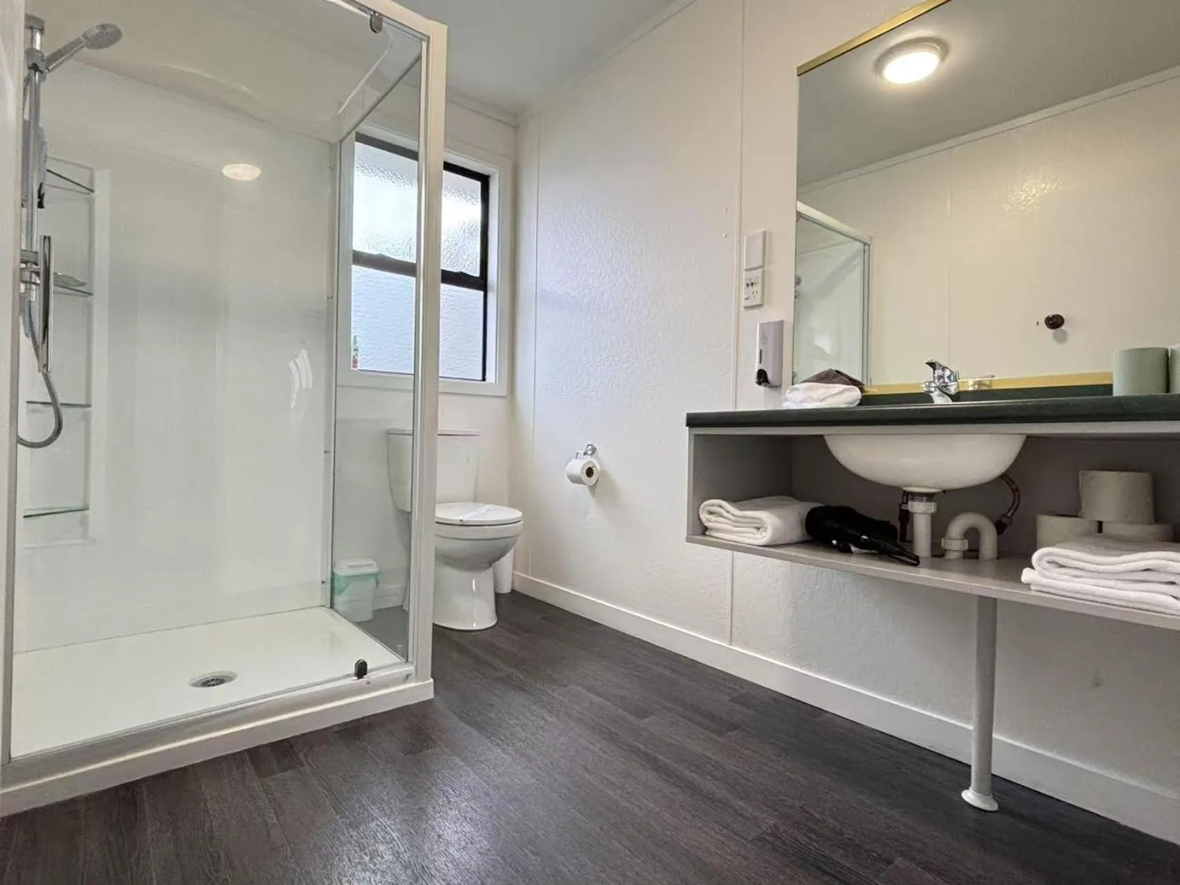 Bathroom in Arcadia Motel