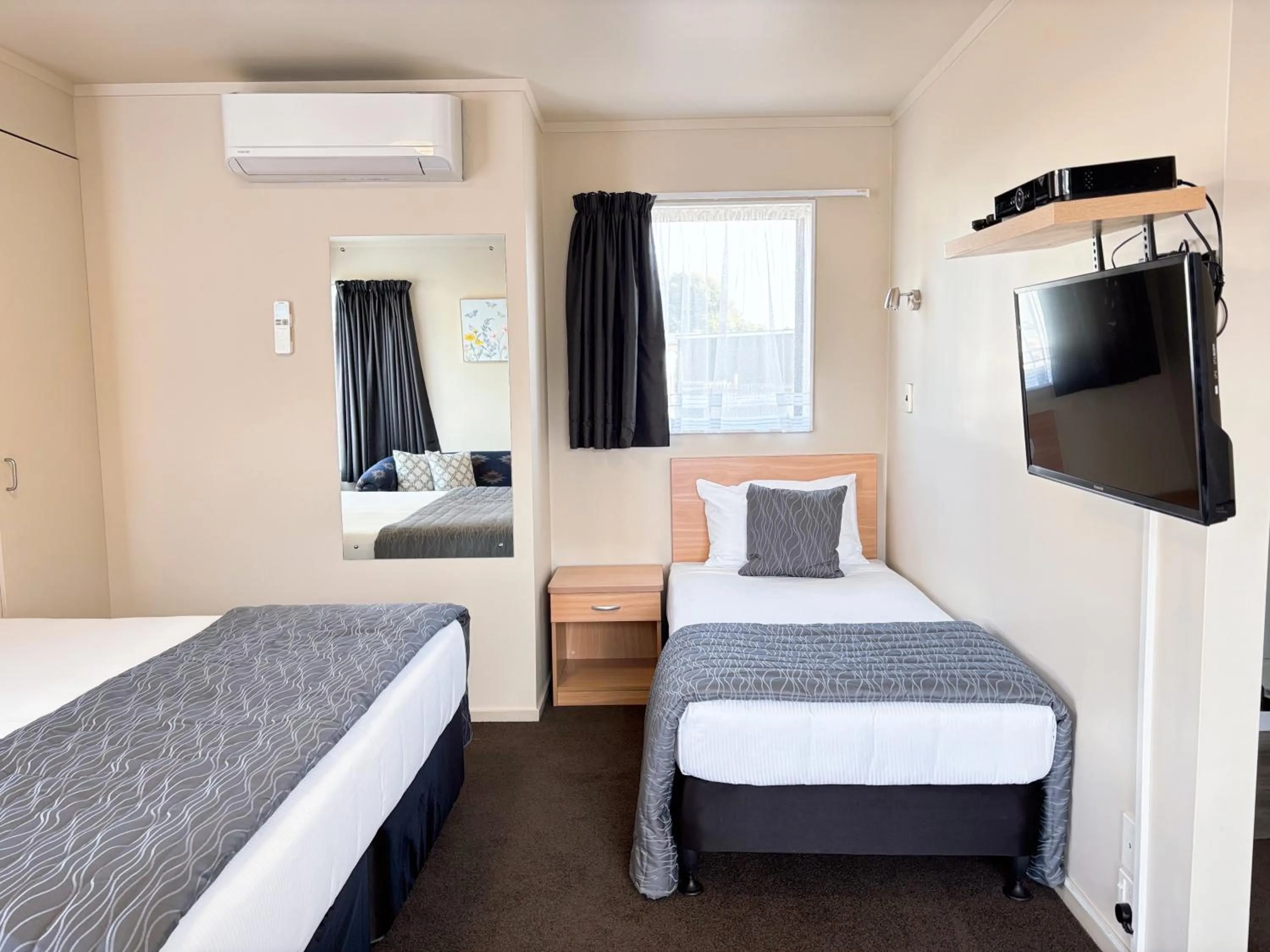 Bed in Arcadia Motel