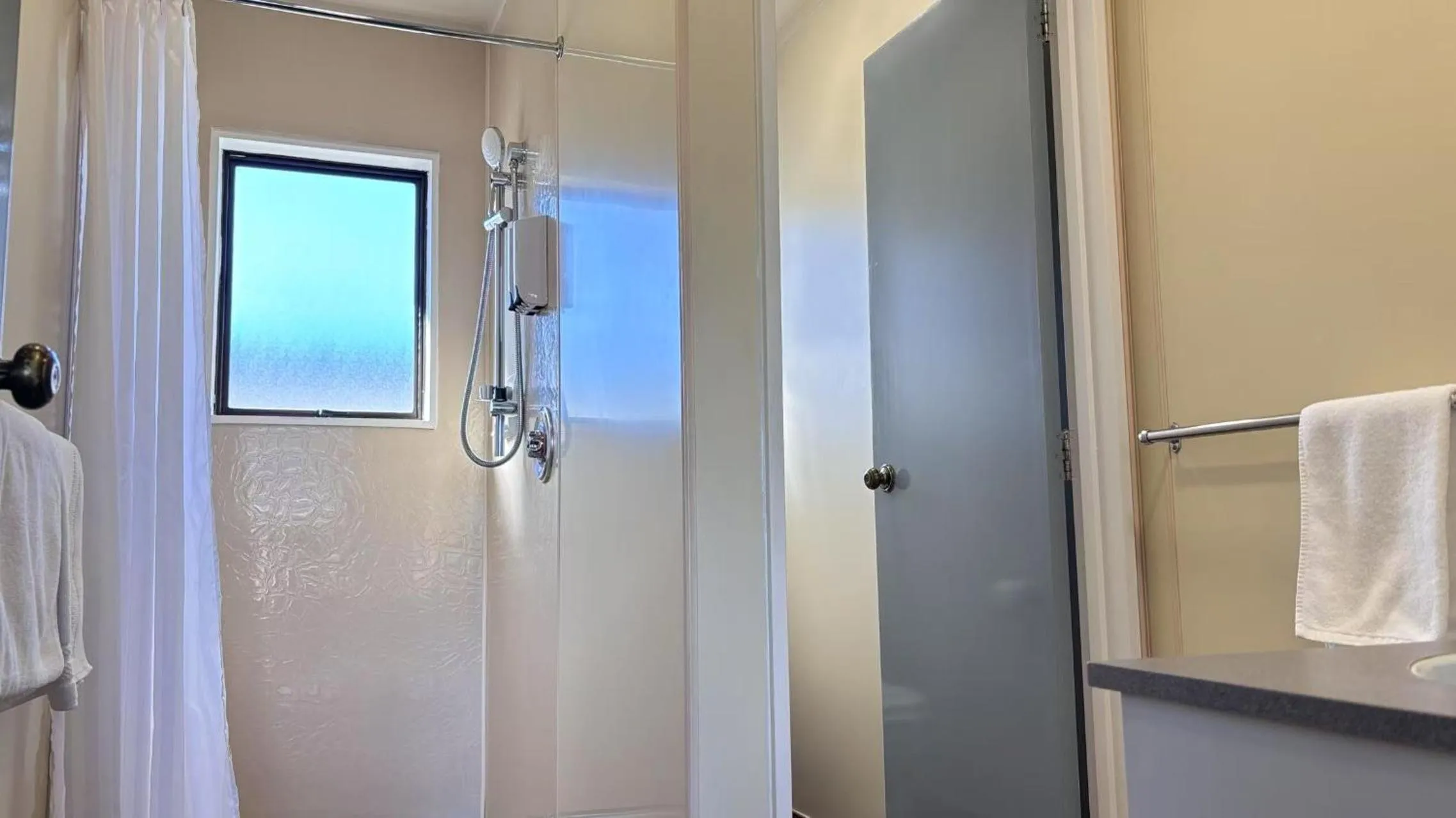 Bathroom in Arcadia Motel