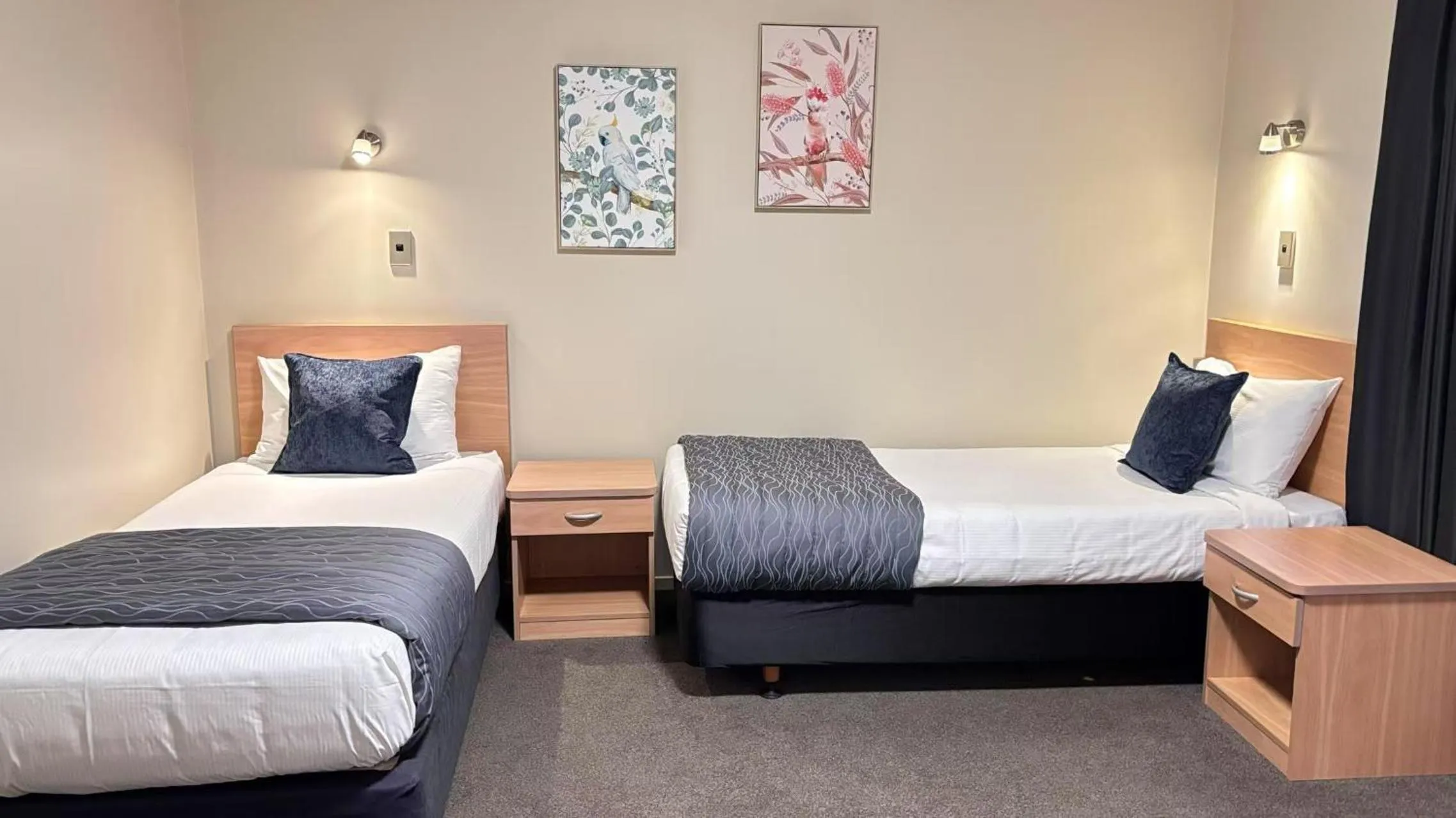 Bed in Arcadia Motel