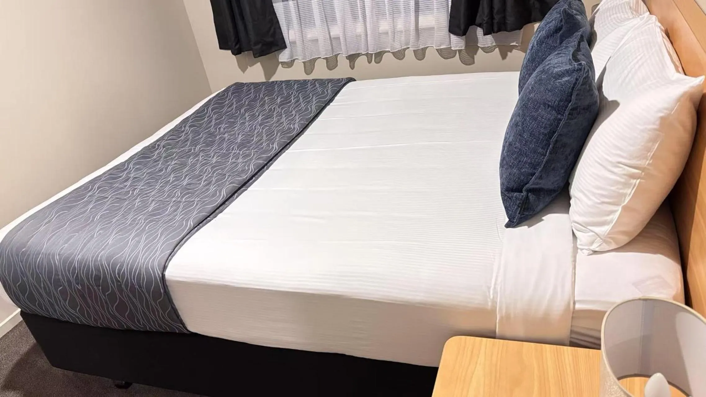 Bed in Arcadia Motel