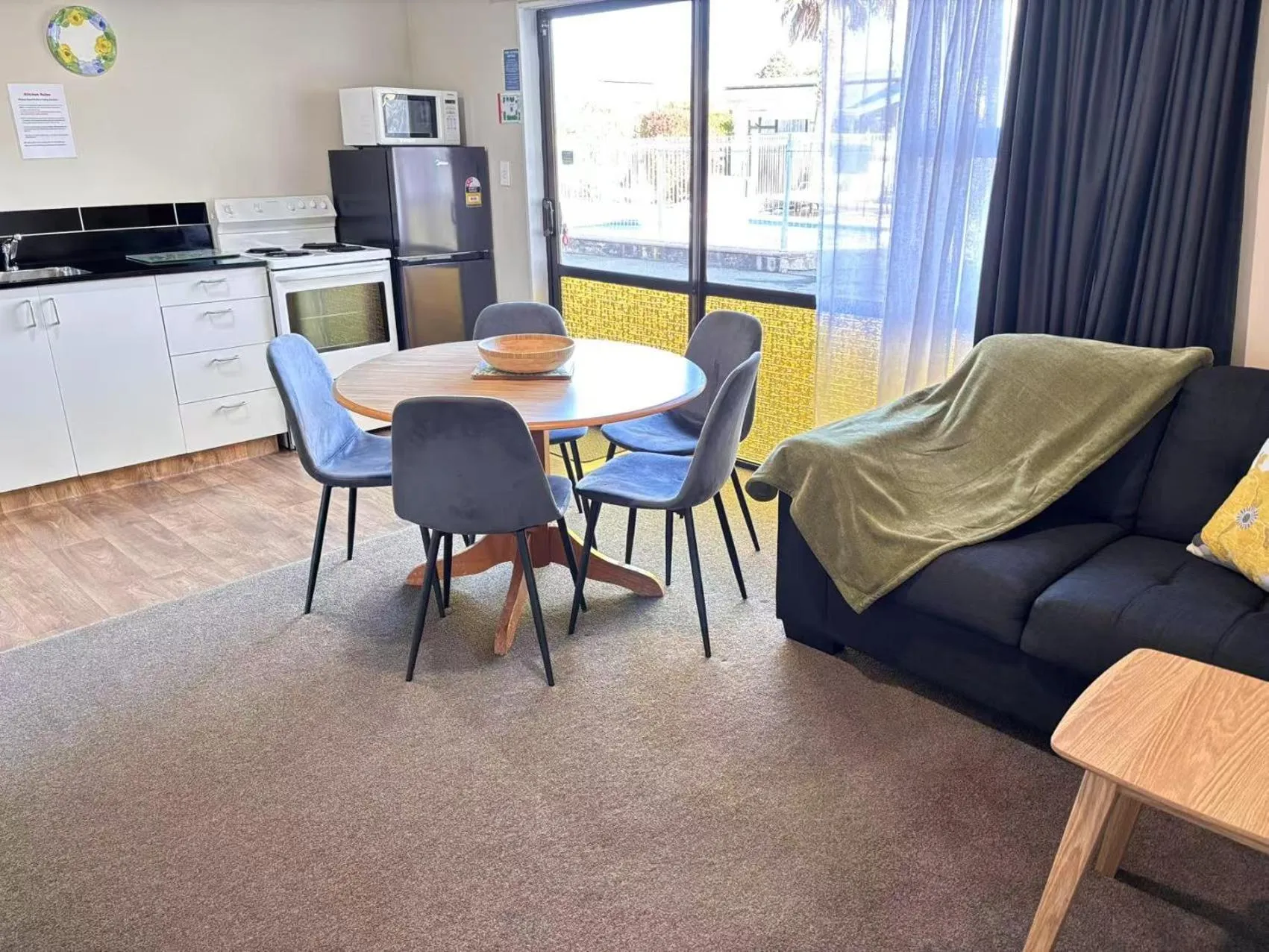 Living room in Arcadia Motel