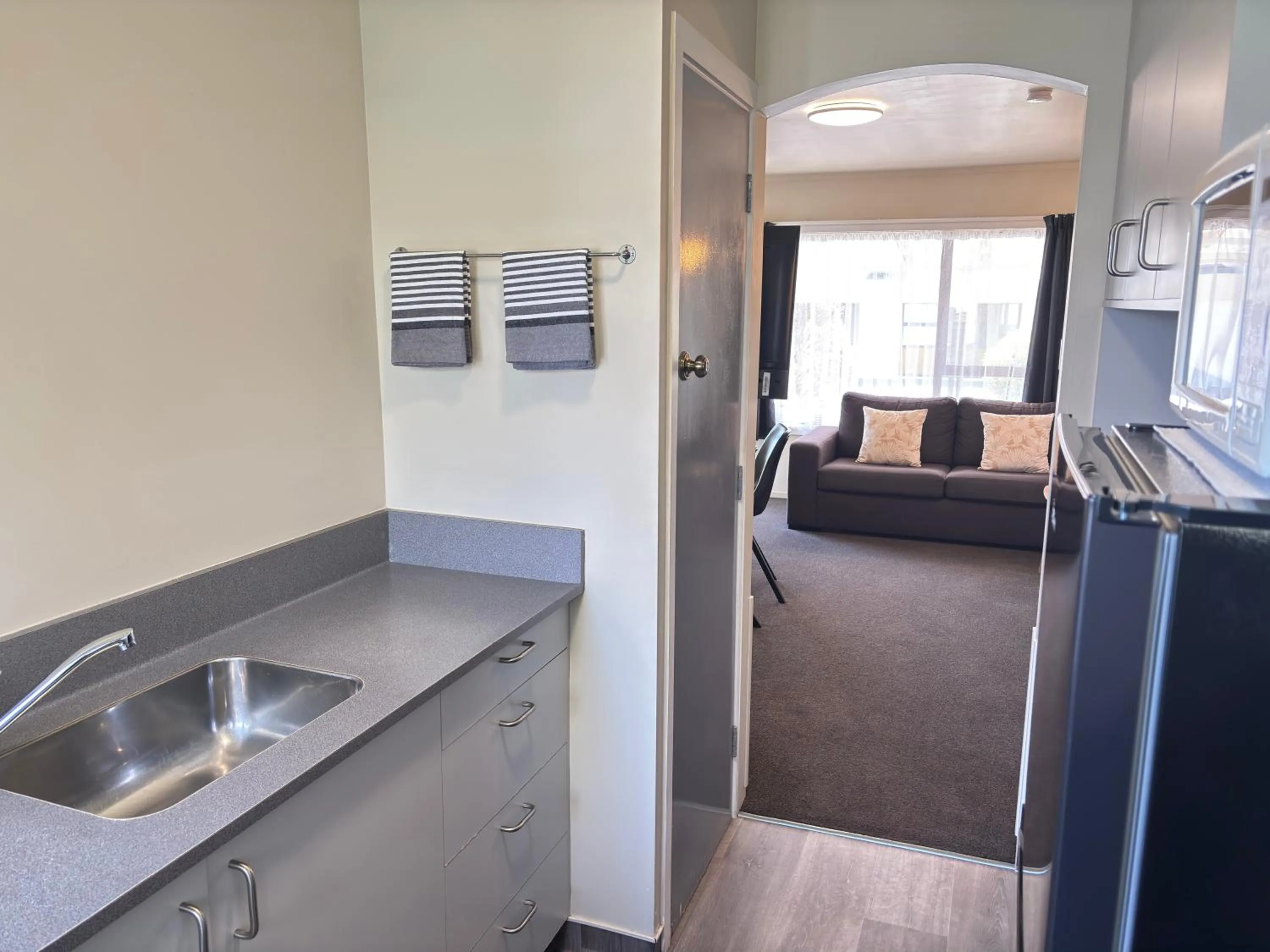 kitchen in Arcadia Motel