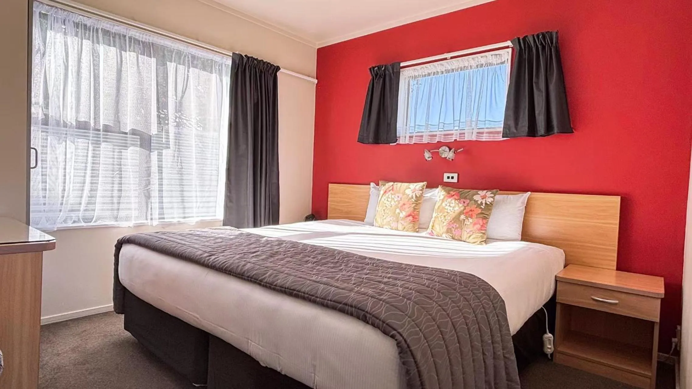 Bed in Arcadia Motel