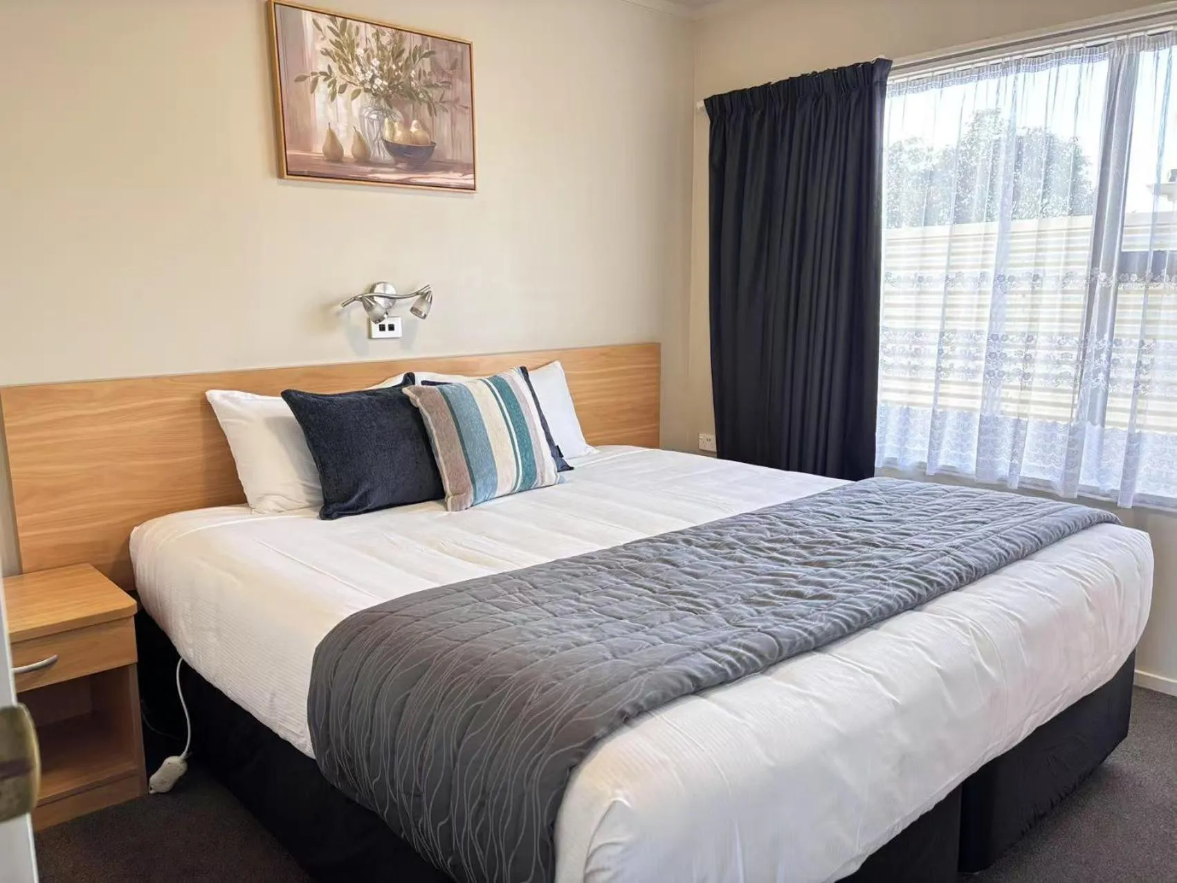 Bed in Arcadia Motel