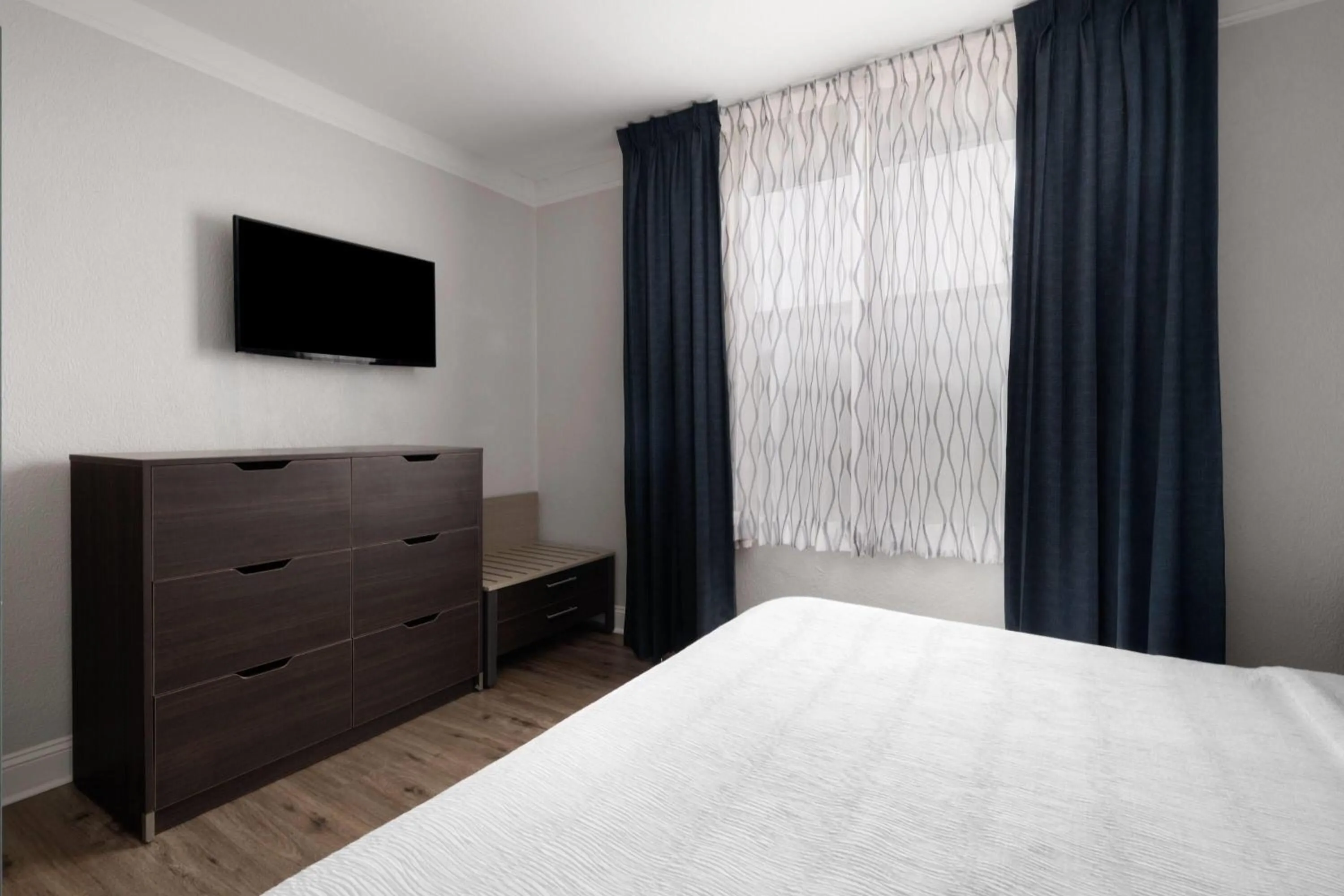 Photo of the whole room, Bed in Wingate by Wyndham Savannah Gateway