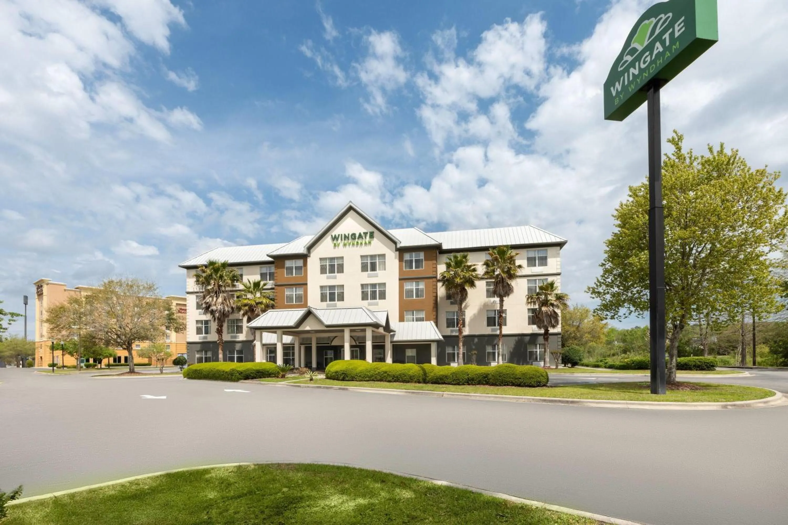 Property building in Wingate by Wyndham Savannah Gateway