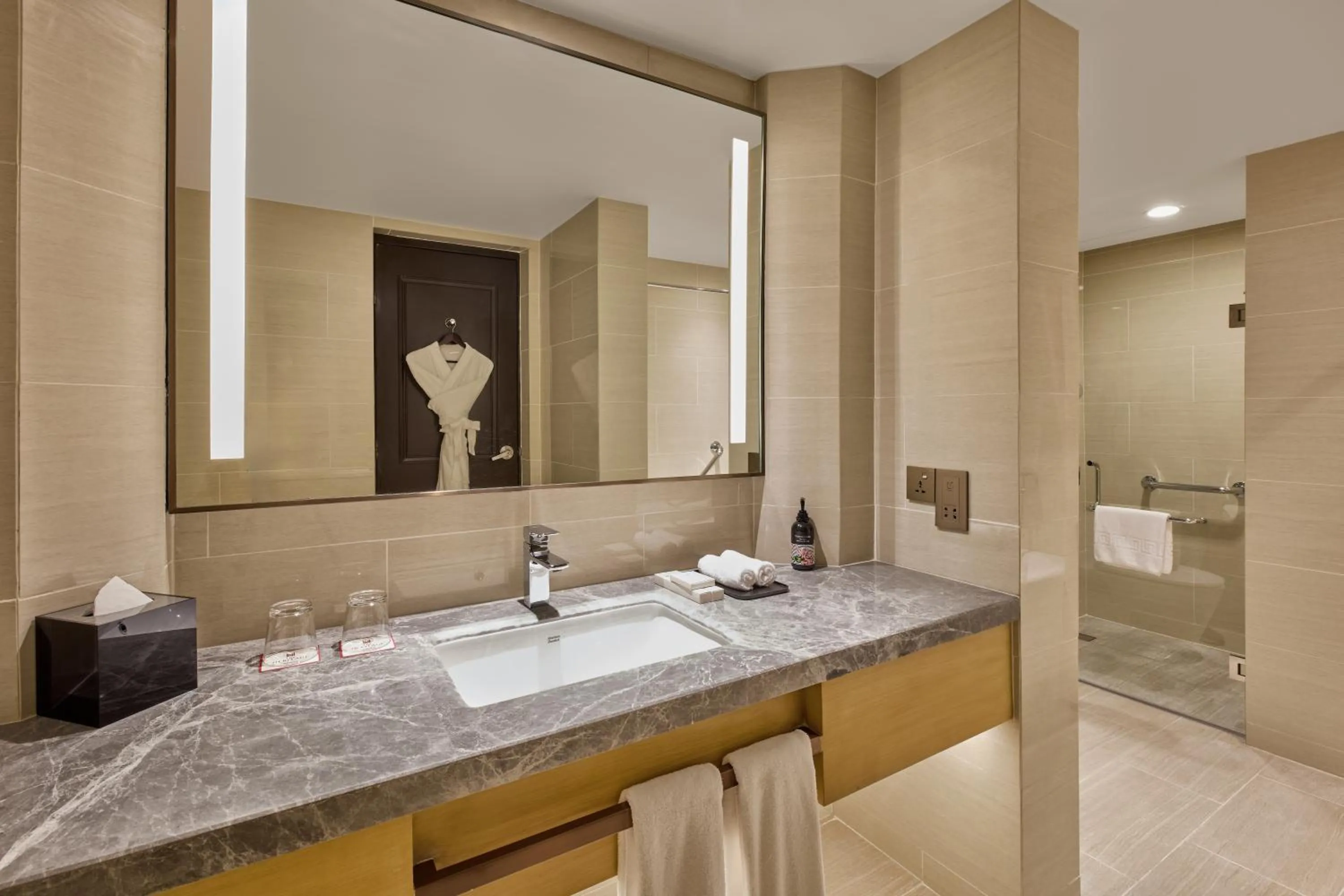 Bathroom in The Heritage Hotel Manila