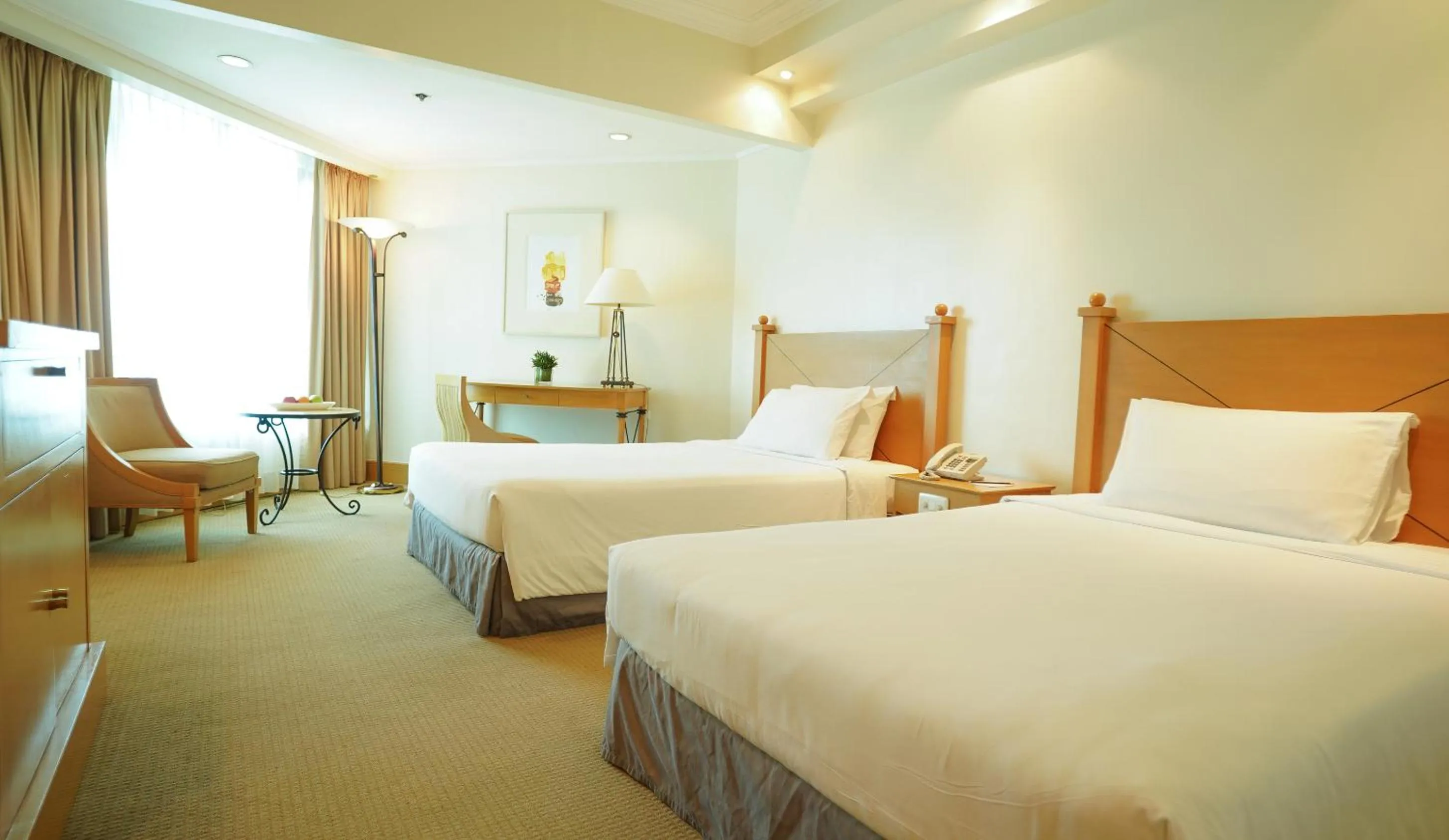 Property building, Bed in The Heritage Hotel Manila