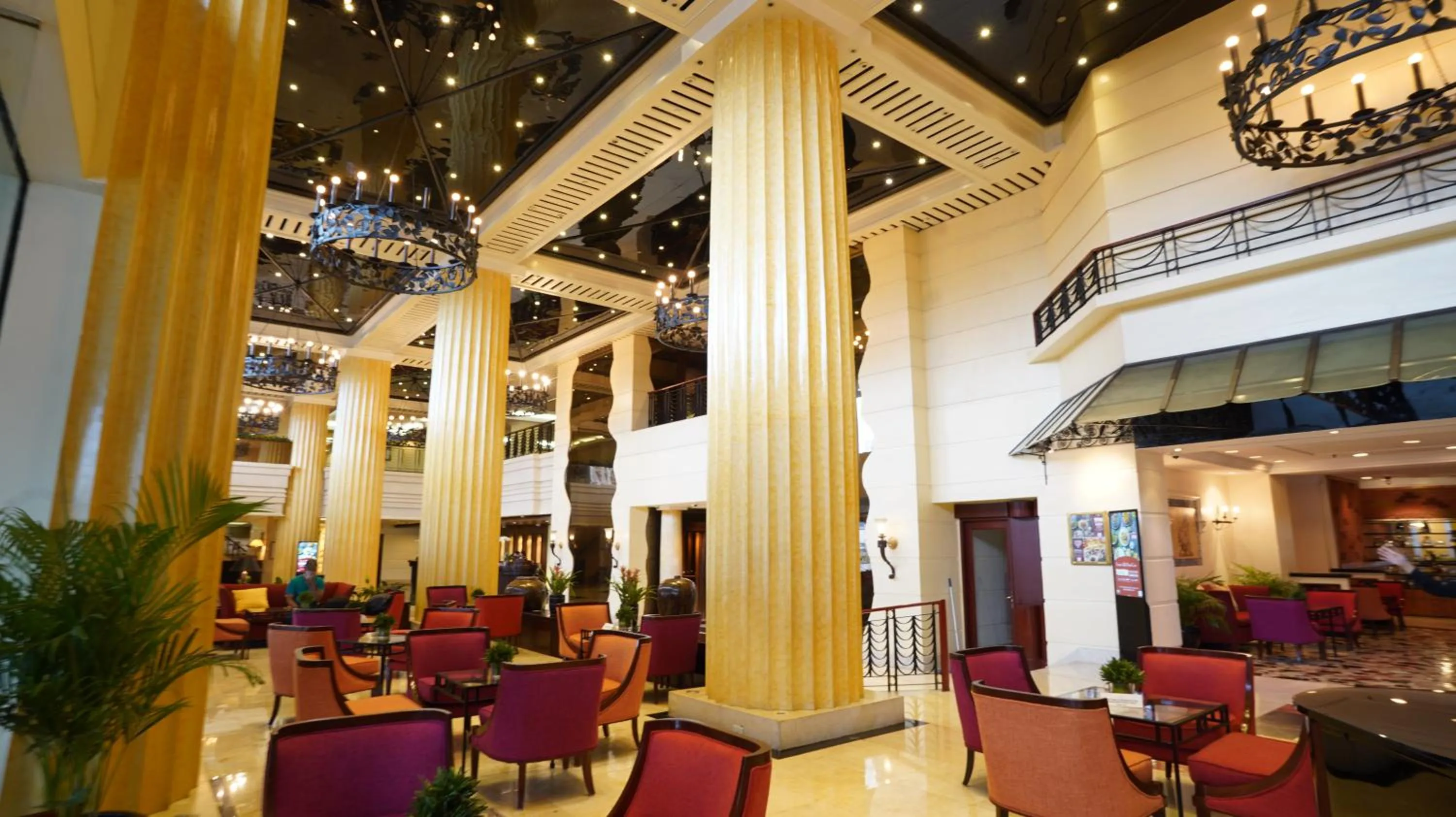 Lounge or bar in The Heritage Hotel Manila