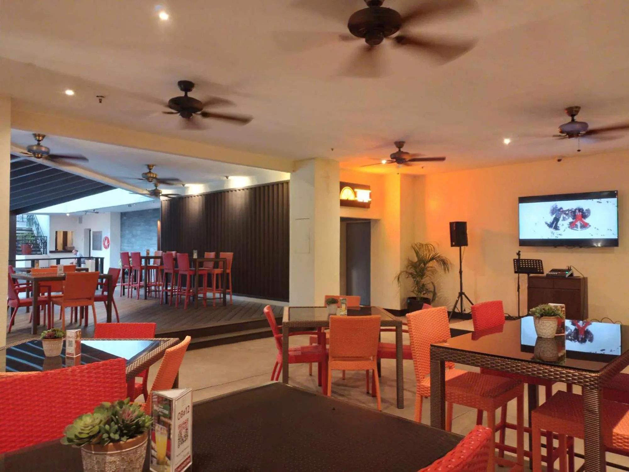 Lounge or bar in The Heritage Hotel Manila