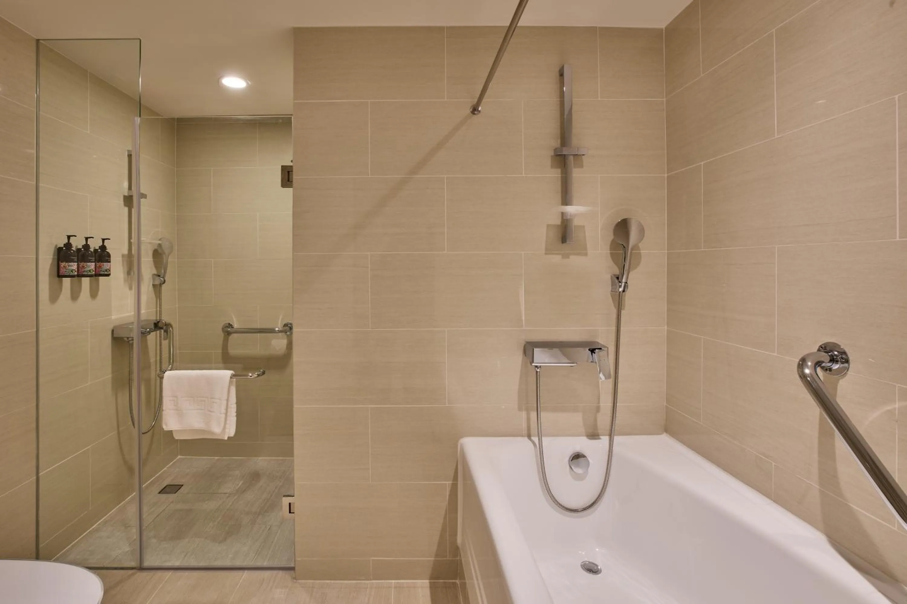 Bathroom in The Heritage Hotel Manila