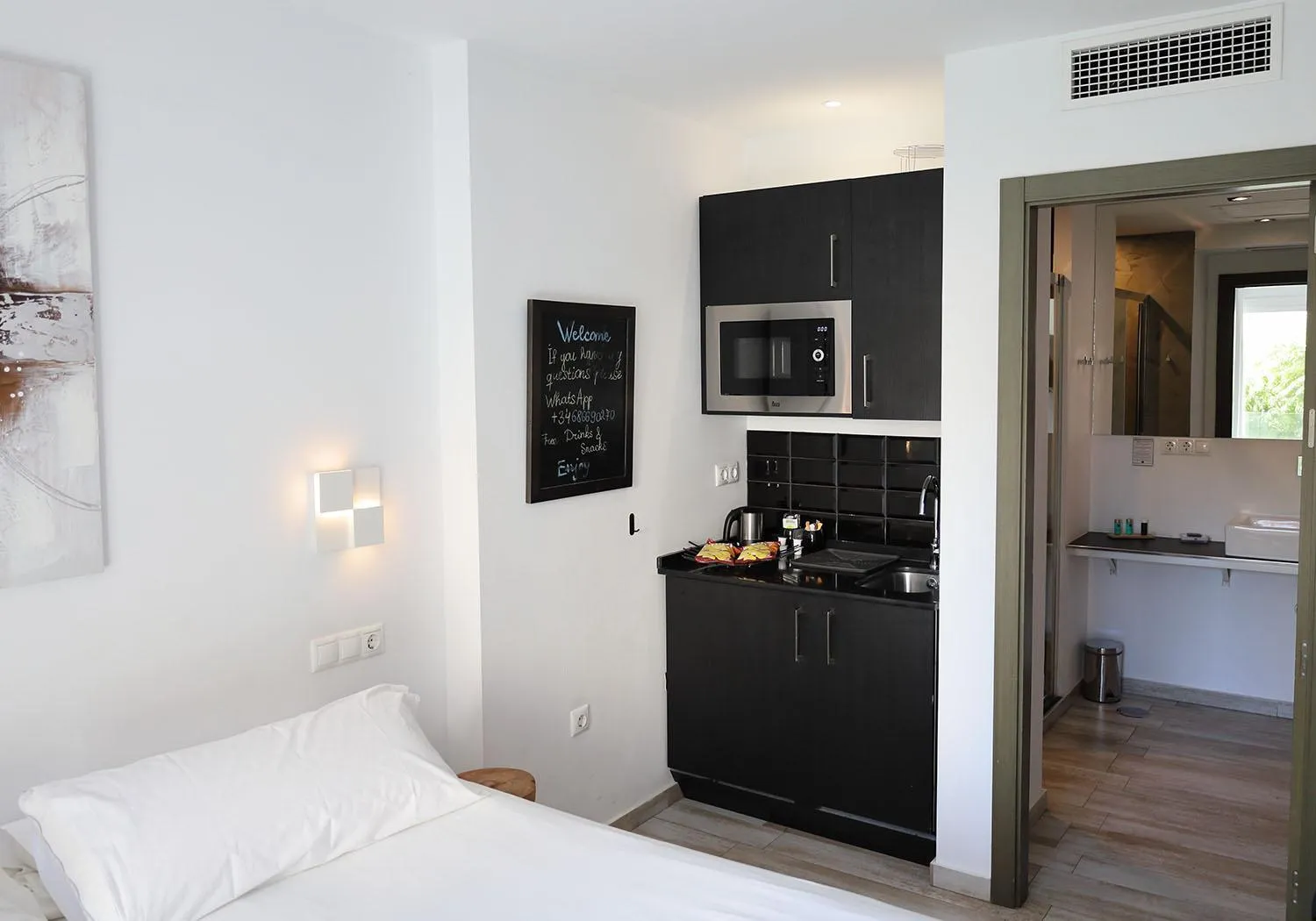 Kitchen or kitchenette, Bed in Terrace Costa Hotel