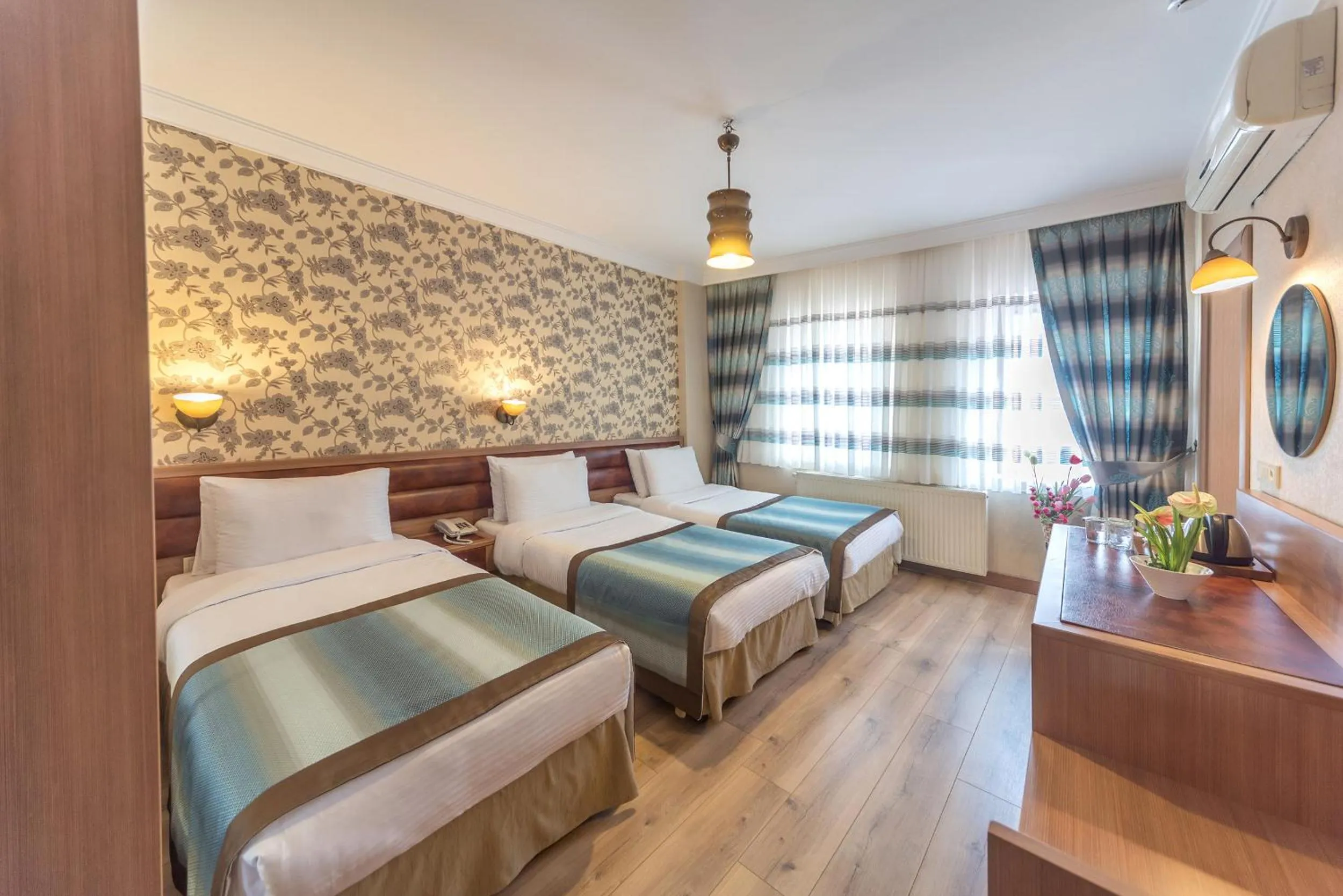 Photo of the whole room, Bed in Senabil Hotel Old City & Spa