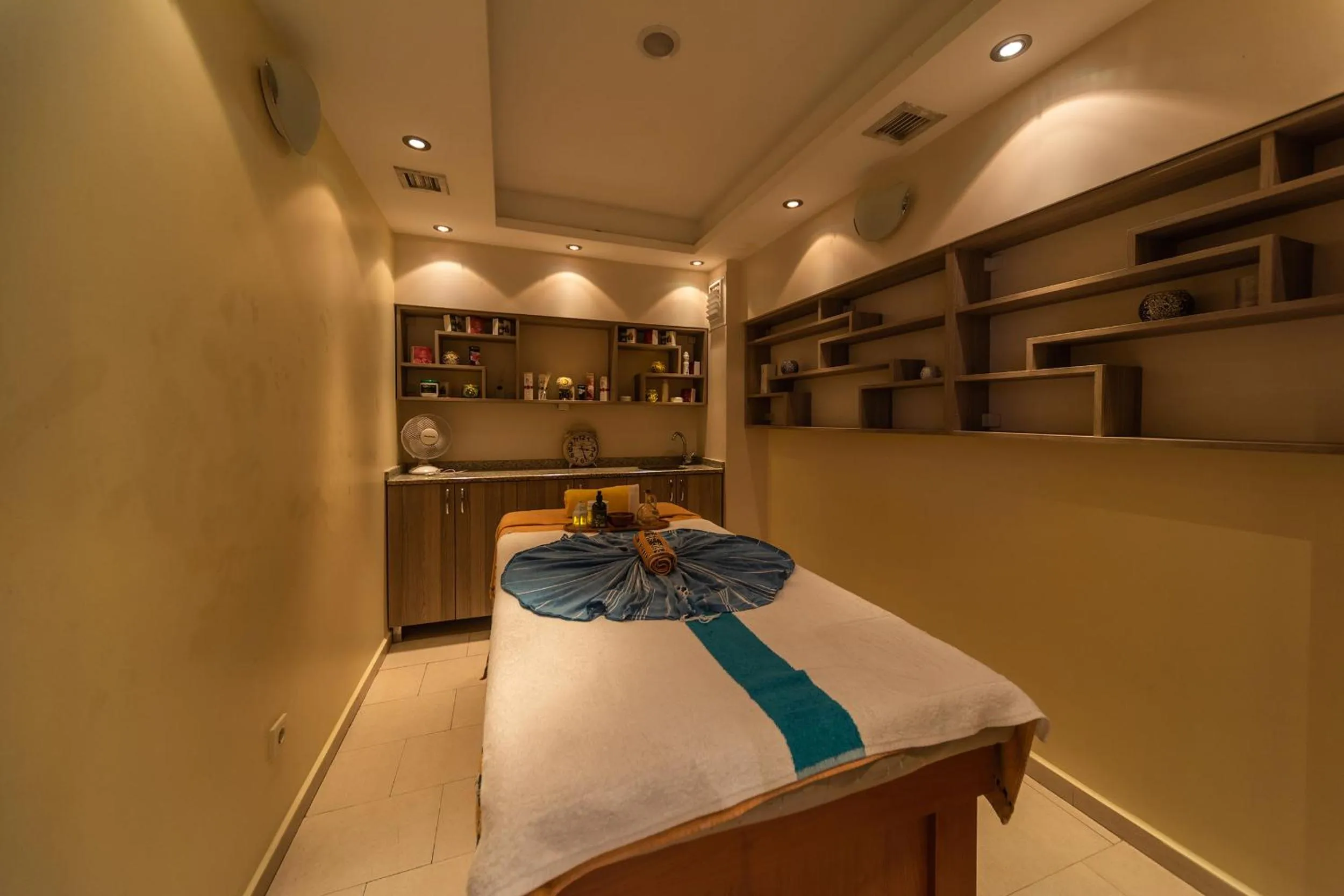 Public Bath, Bed in Senabil Hotel Old City & Spa