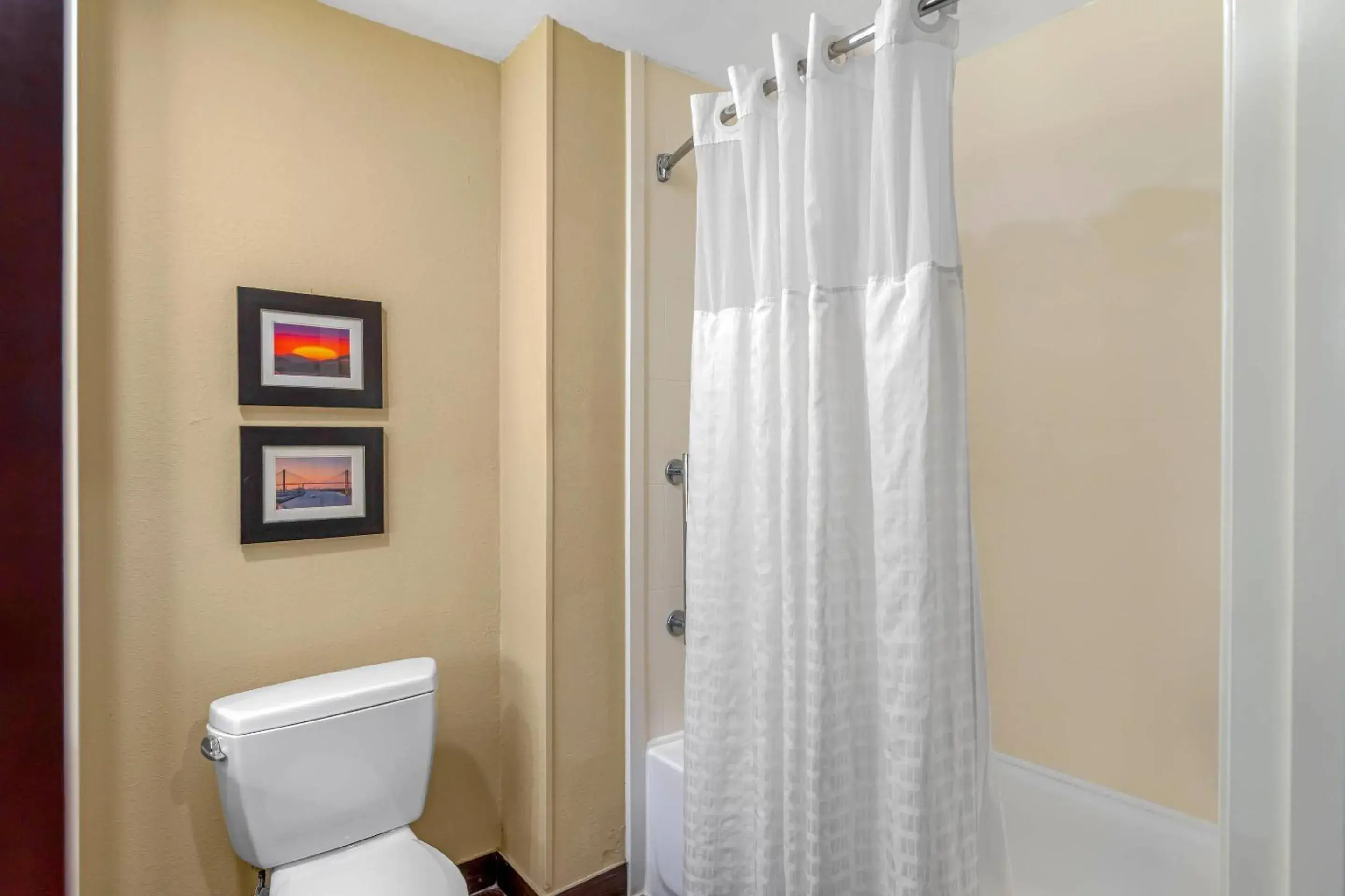 King Suite - Non-Smoking in Comfort Suites Savannah Gateway I-95 King Suite - Non-Smoking in Comfort Suites Savannah Gateway I-95