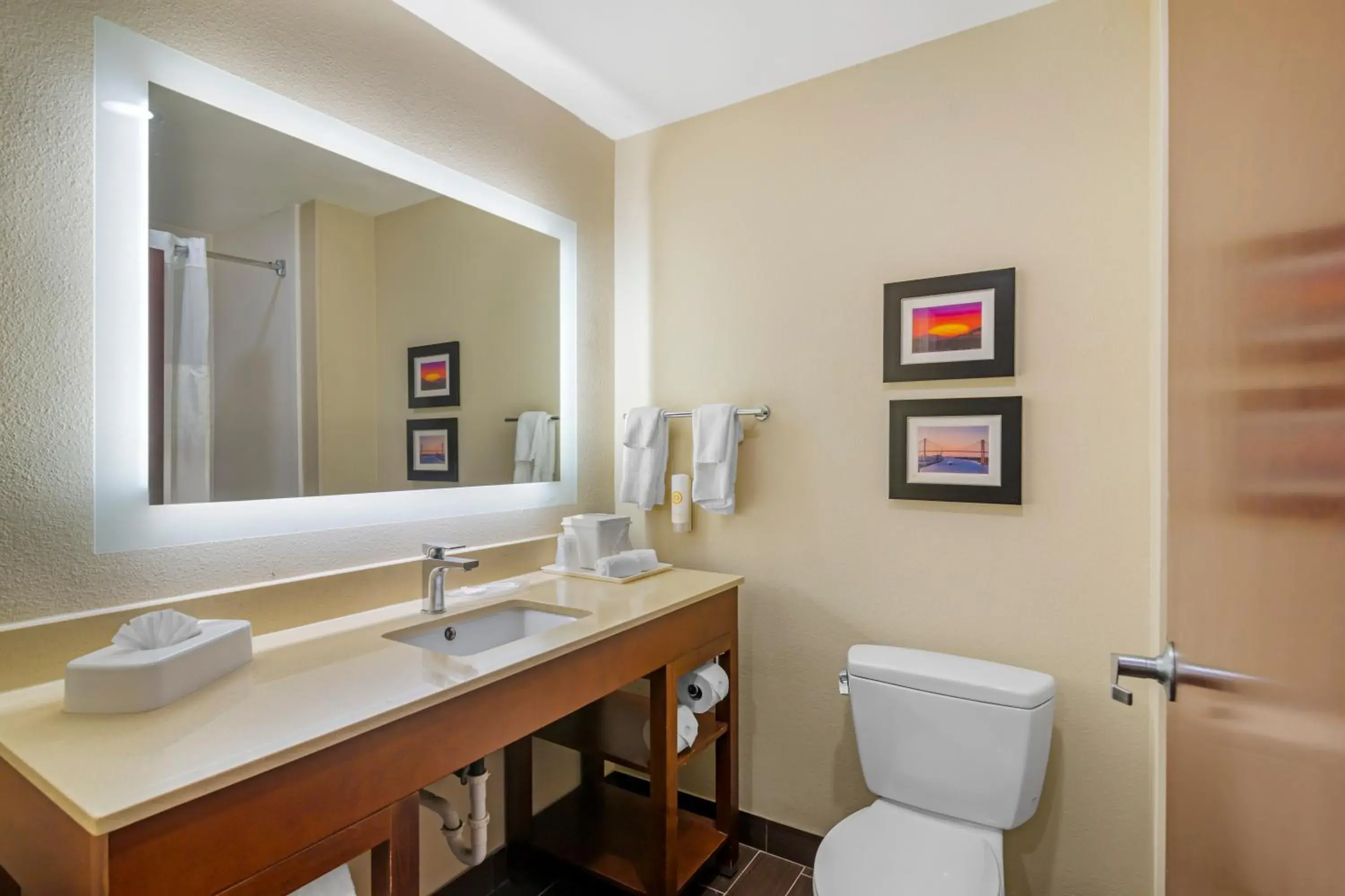 King Suite - Accessible/Non-Smoking in Comfort Suites Savannah Gateway I-95 King Suite - Accessible/Non-Smoking in Comfort Suites Savannah Gateway I-95