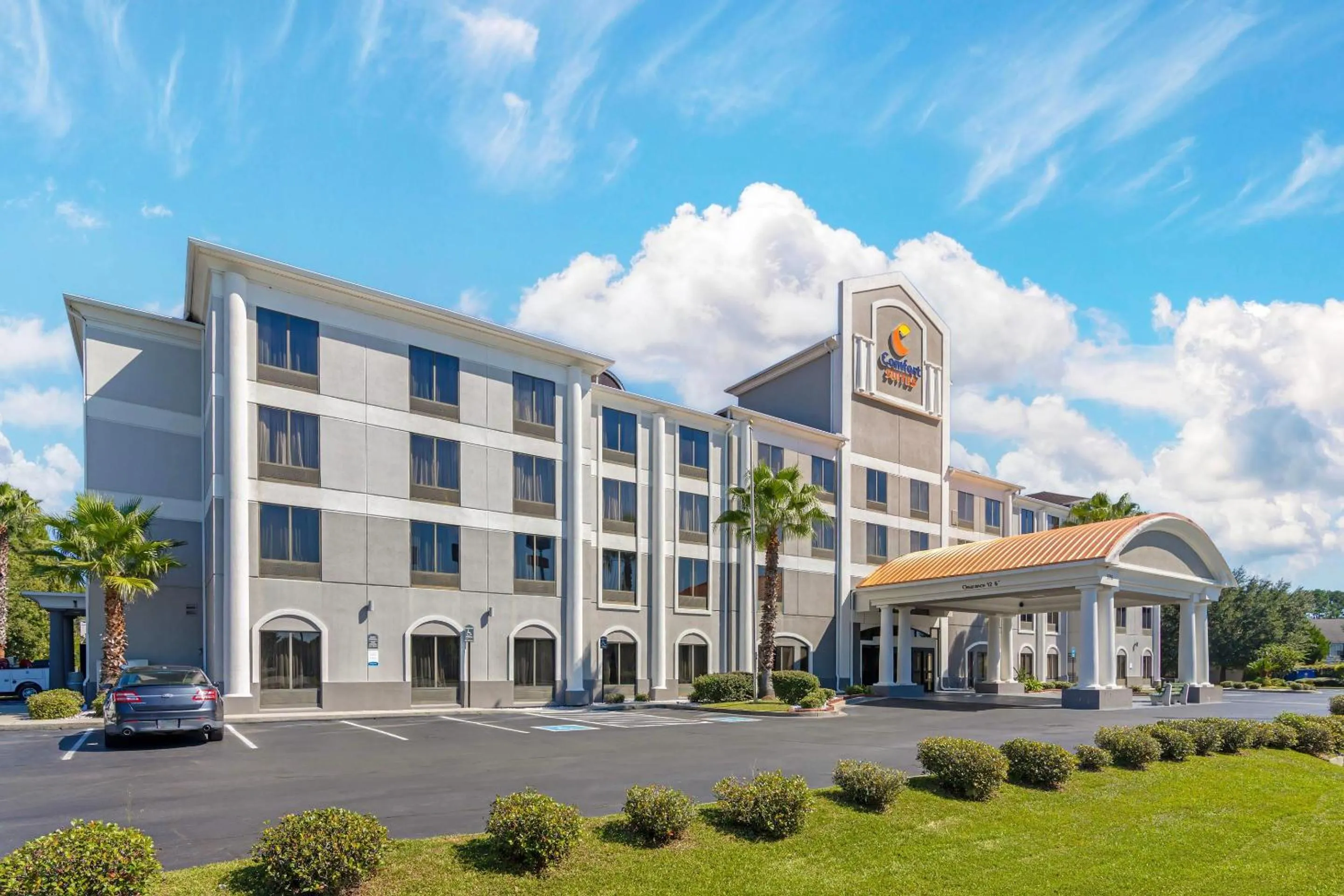 Property building in Comfort Suites Savannah Gateway I-95