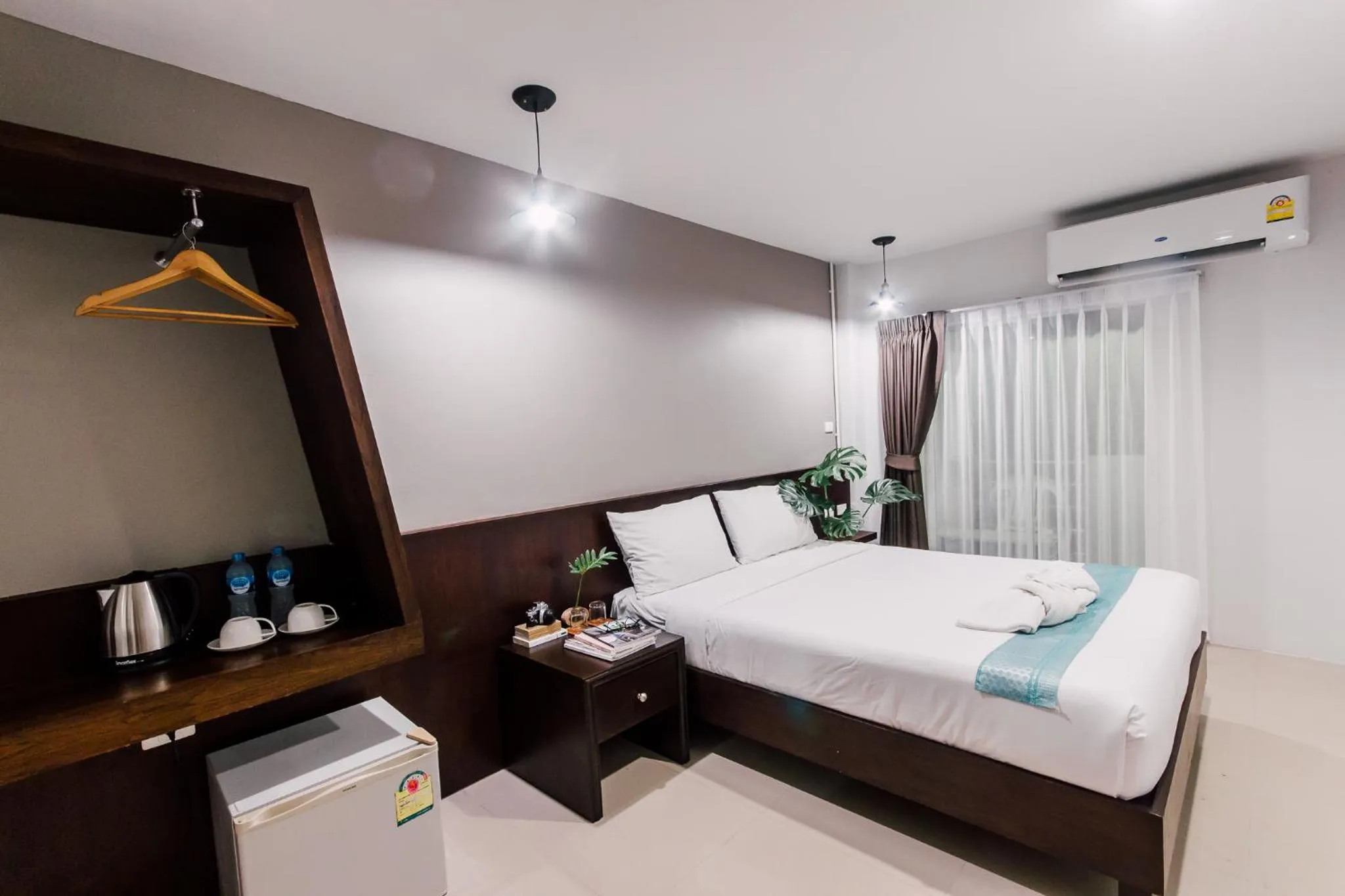 Photo of the whole room, Bed in Harvest House