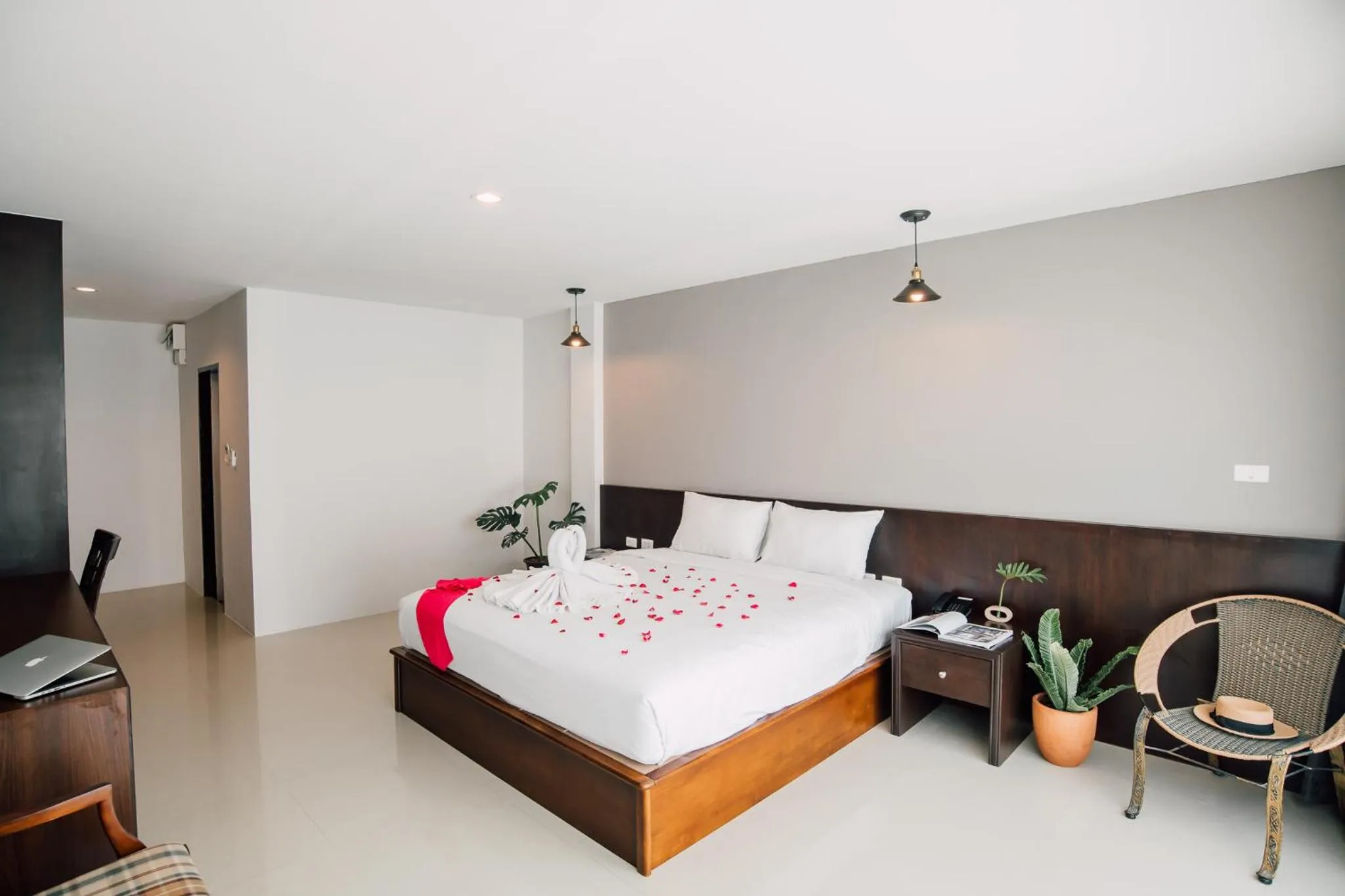 Photo of the whole room, Bed in Harvest House