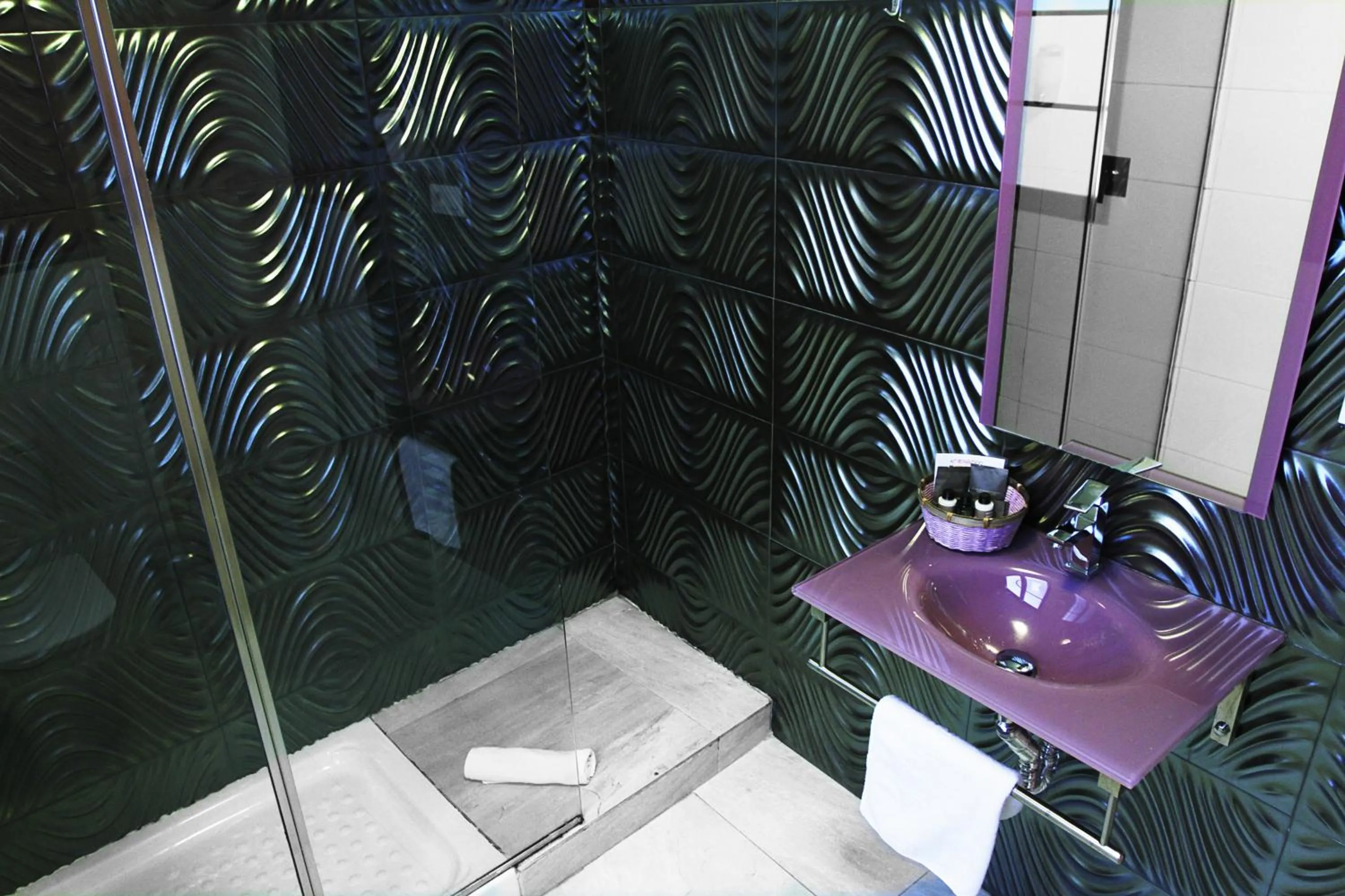 Bathroom in Nest Style Granada