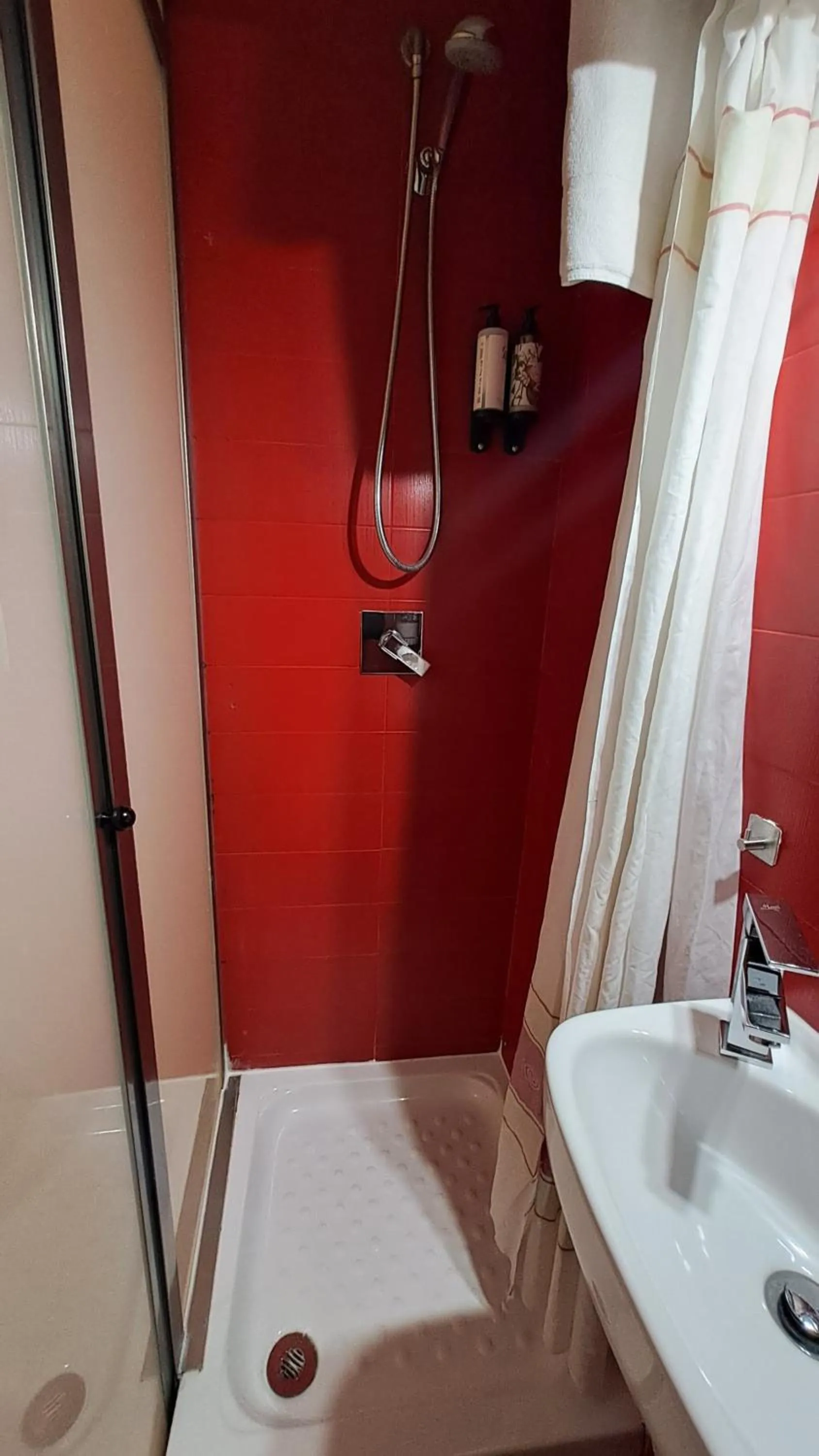 Shower in Nest Style Granada