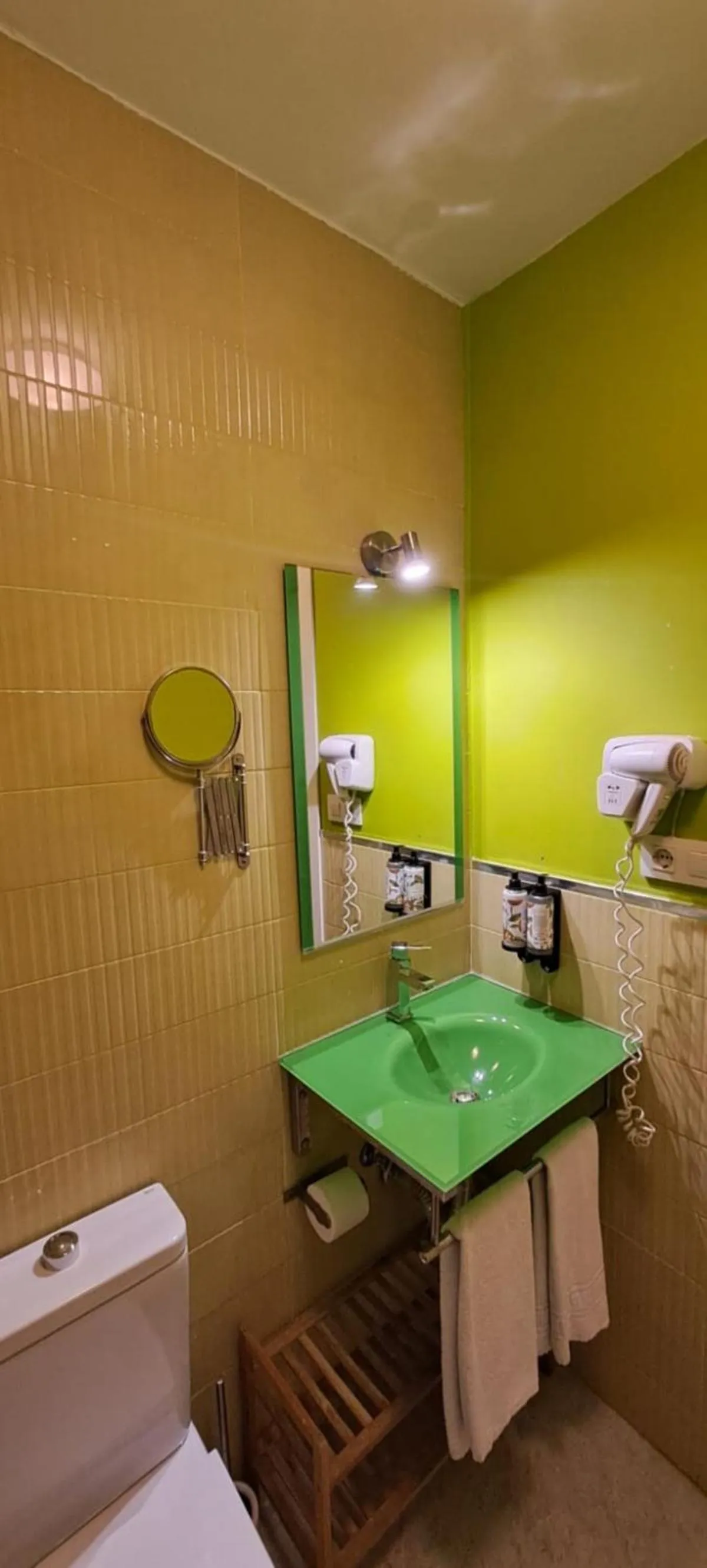 Bathroom in Nest Style Granada