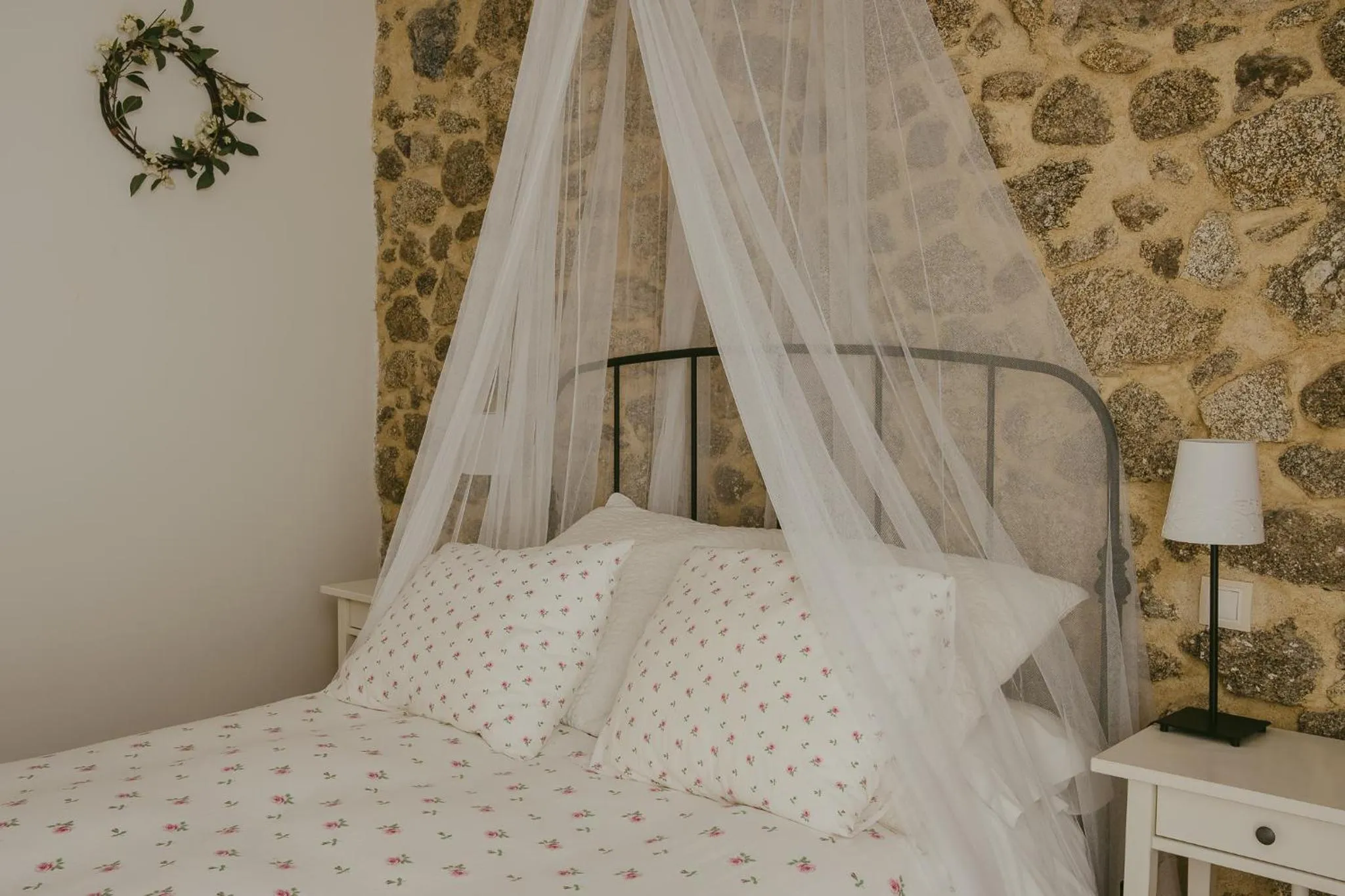 Bed in Ronda Navarra by Valdesierra