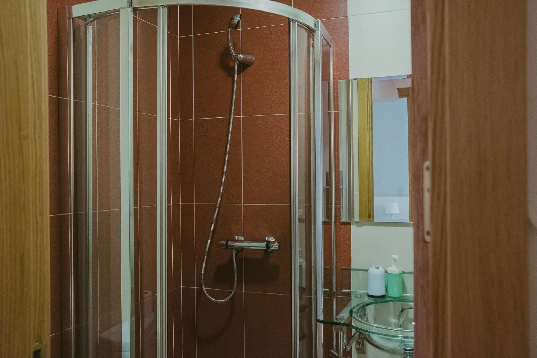 Bathroom in Ronda Navarra by Valdesierra