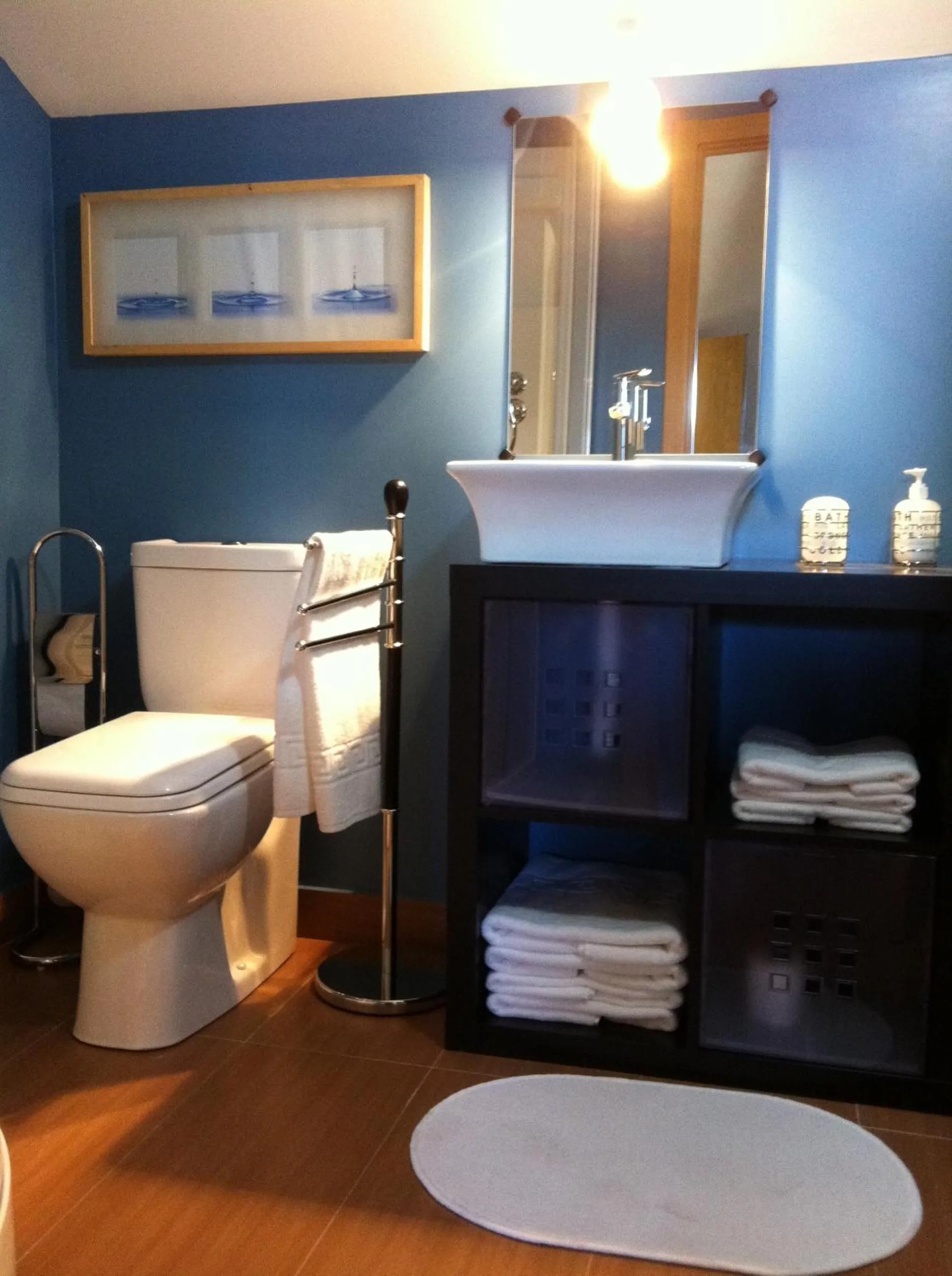 Bathroom in Ronda Navarra by Valdesierra