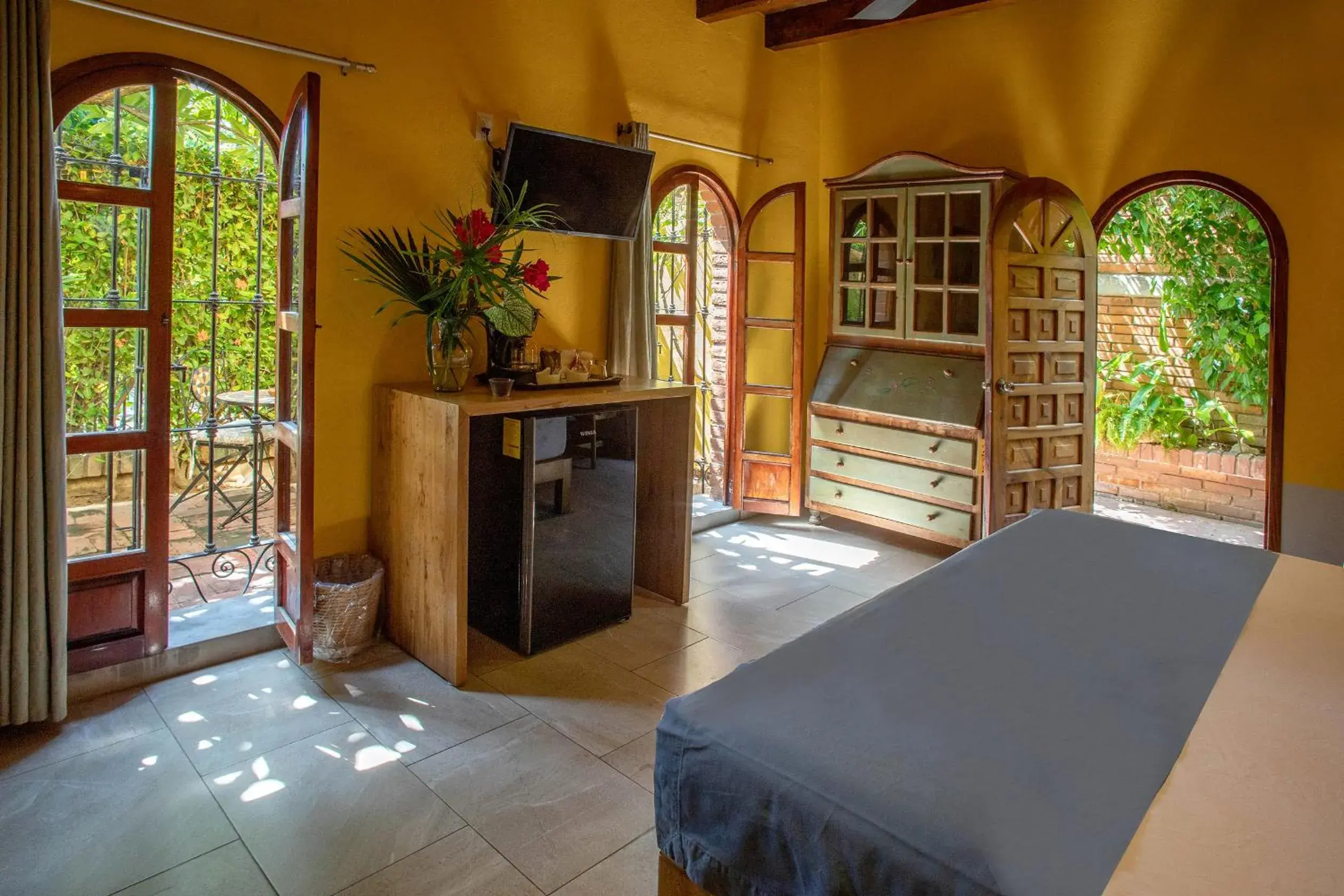 King Room with Air Conditioning in Suites La Hacienda King Room with Air Conditioning in Suites La Hacienda