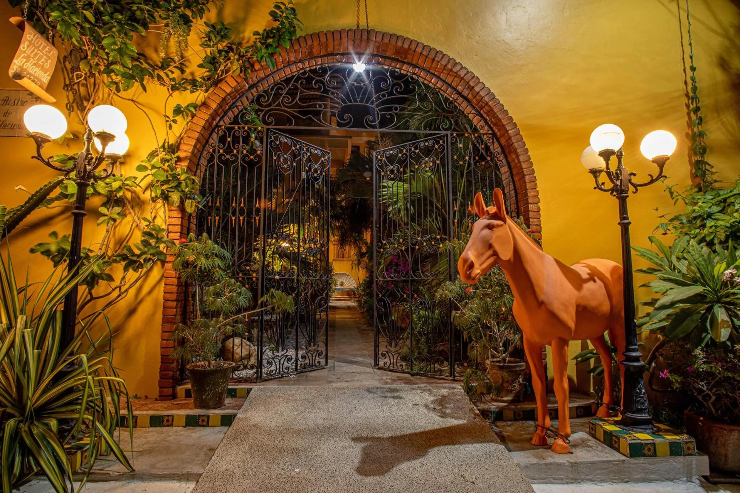 Facade/entrance in Suites La Hacienda