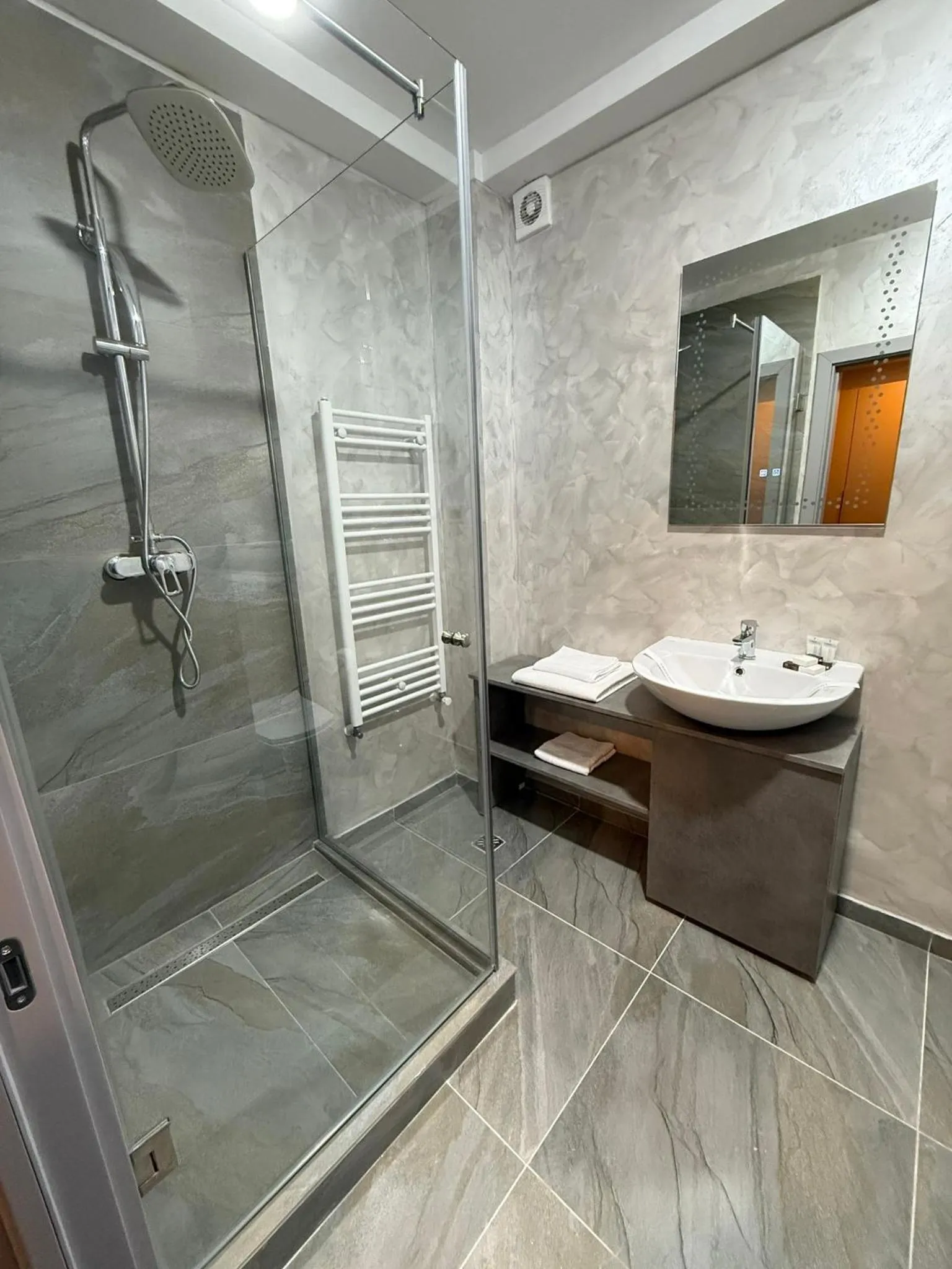 Shower in Black Tulip Hotel