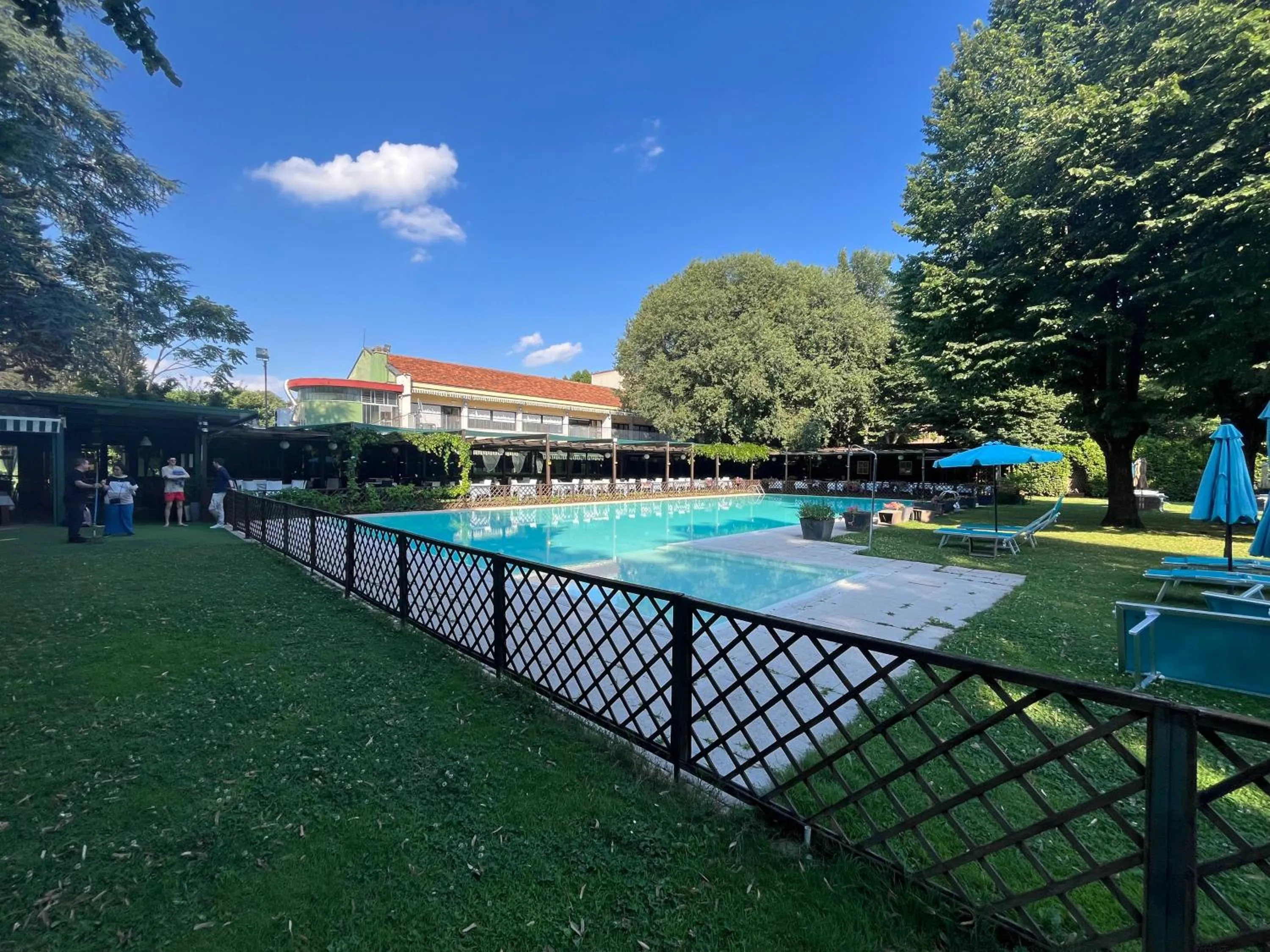 Swimming pool in Hotel Sporting Brugherio