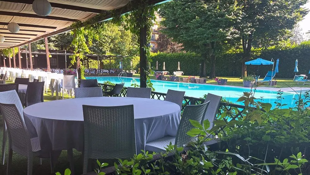 Swimming pool in Hotel Sporting Brugherio