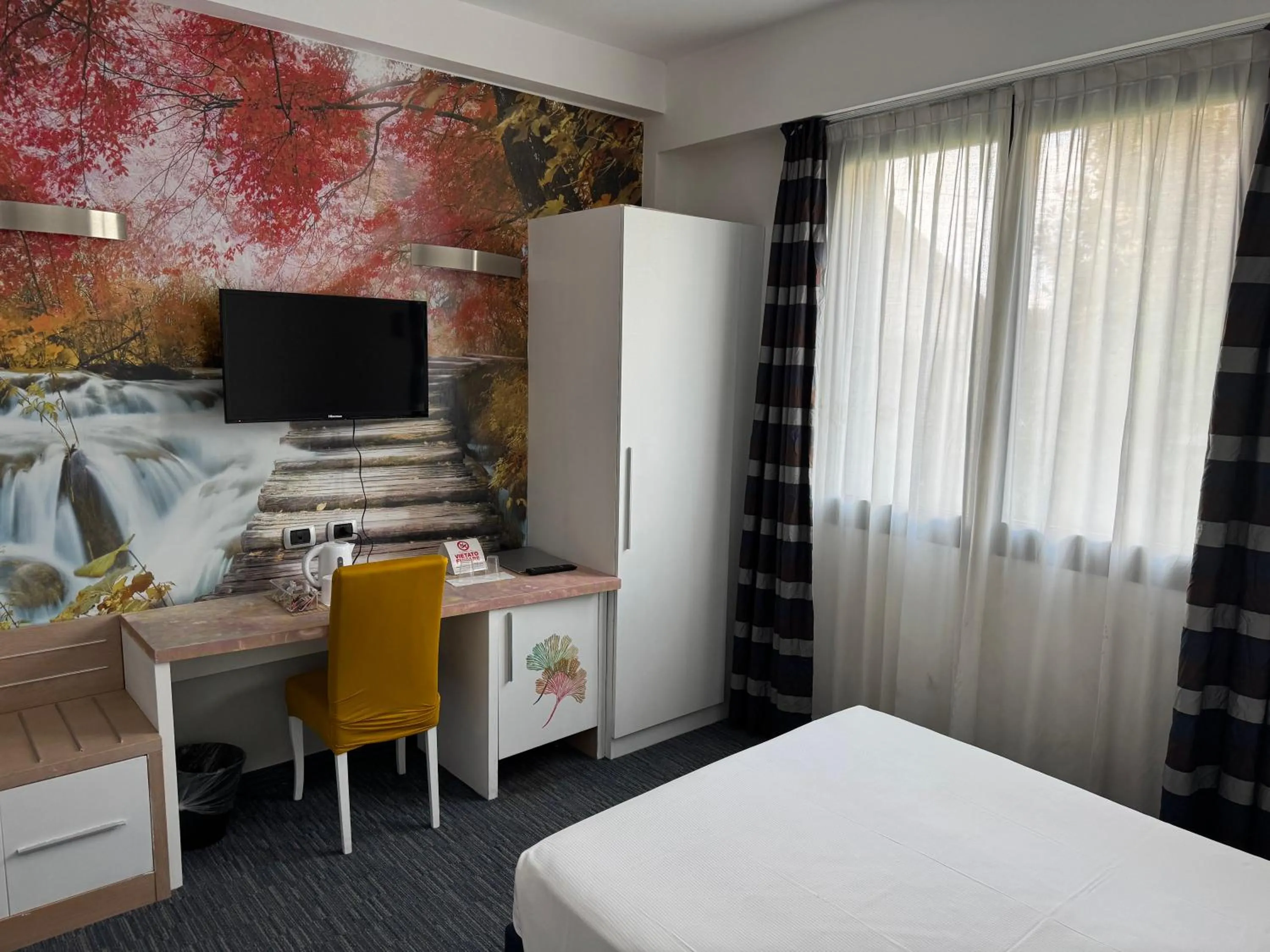 Communal lounge/ TV room, Bed in Hotel Sporting Cologno