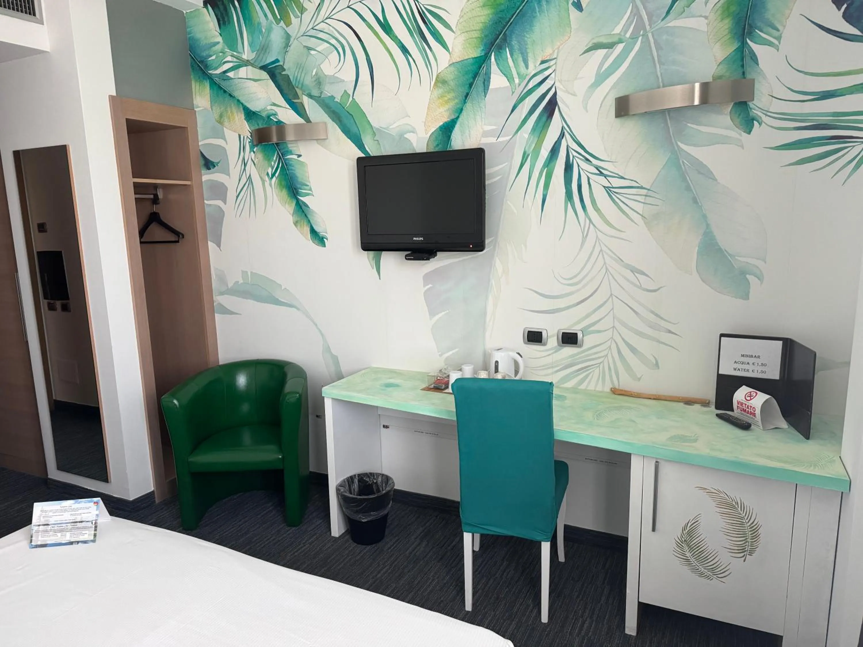 Communal lounge/ TV room, Bed in Hotel Sporting Cologno