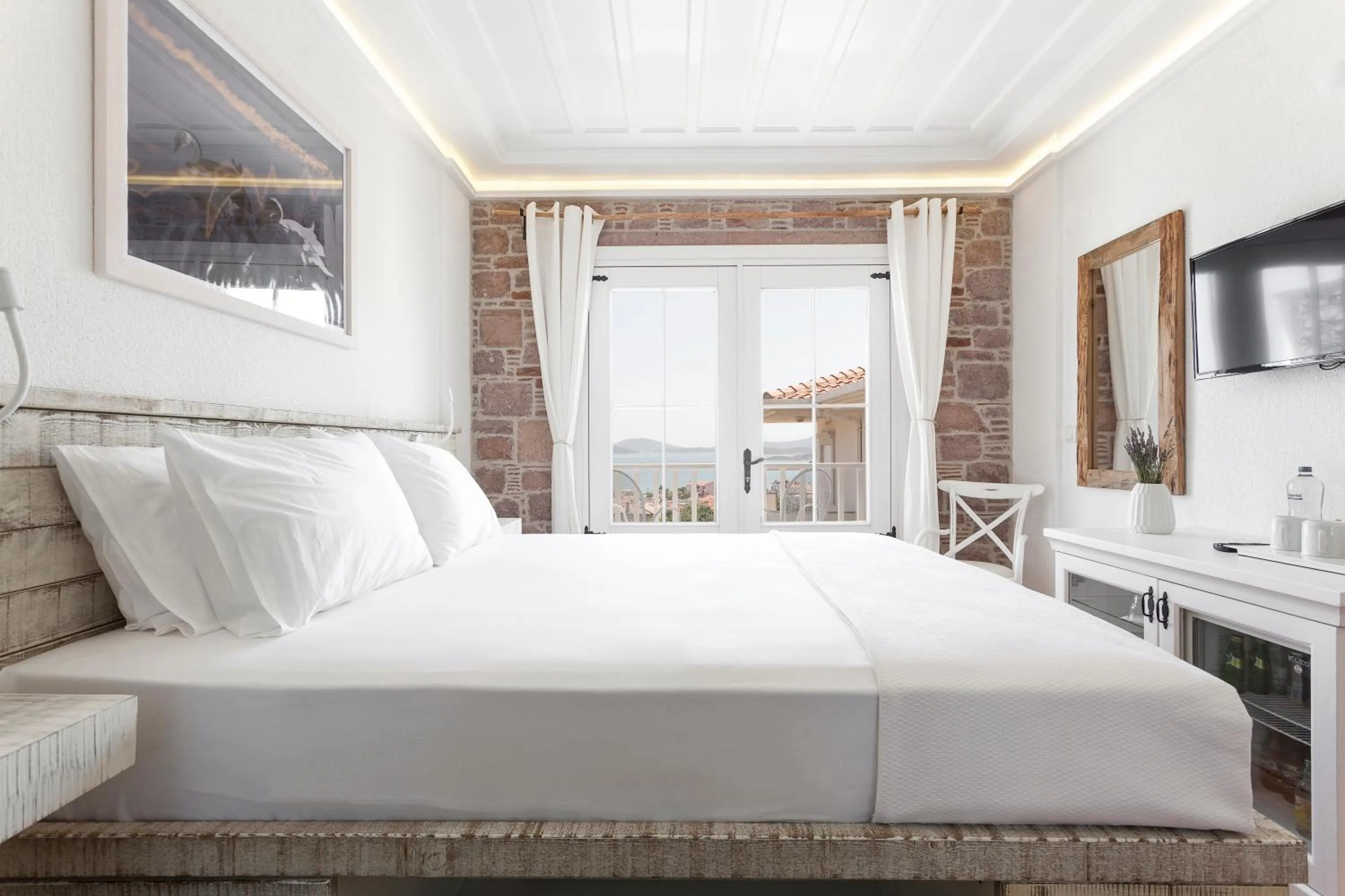 Cunda Pur Beyaz Hotel