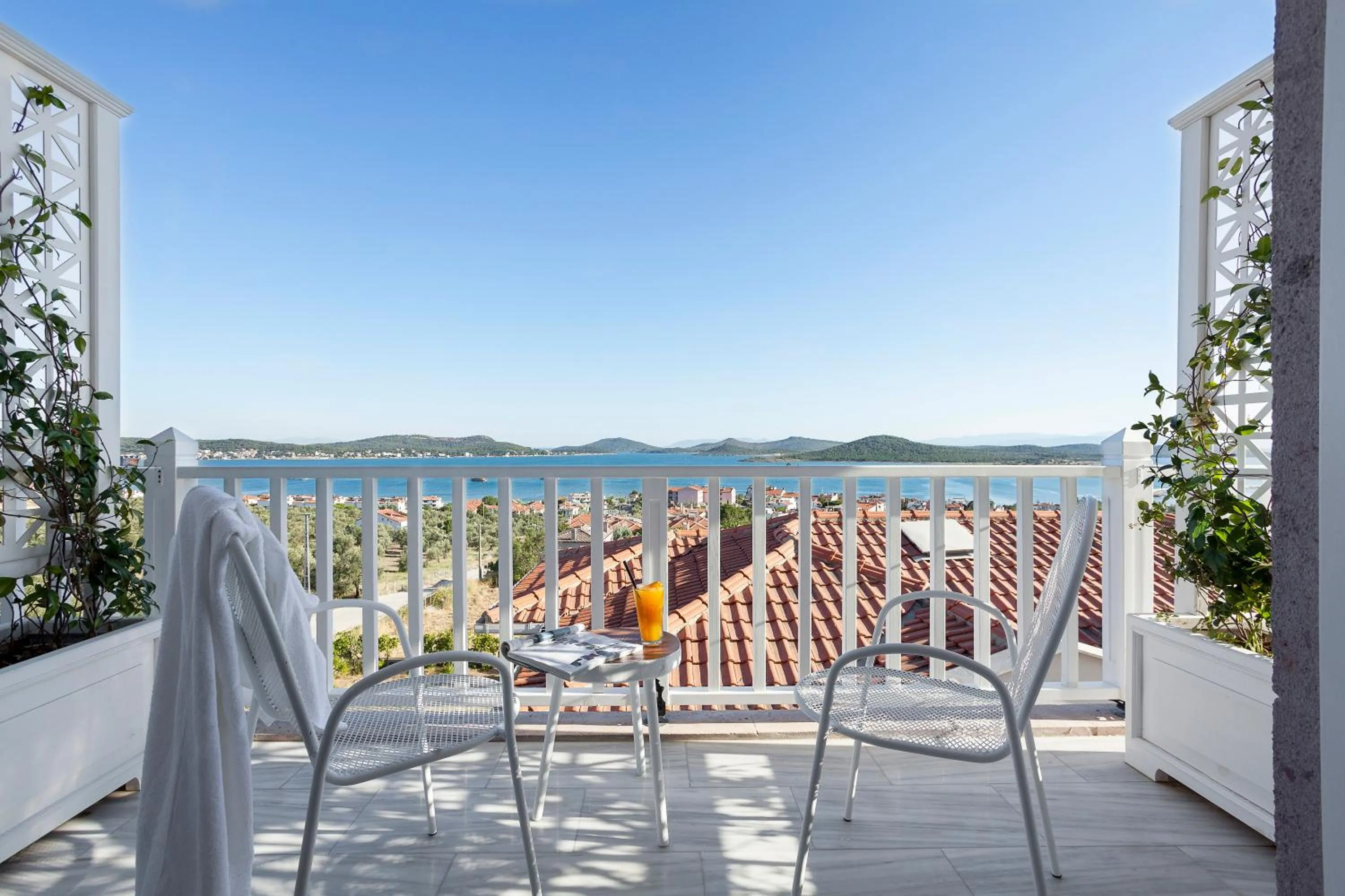 Cunda Pur Beyaz Hotel