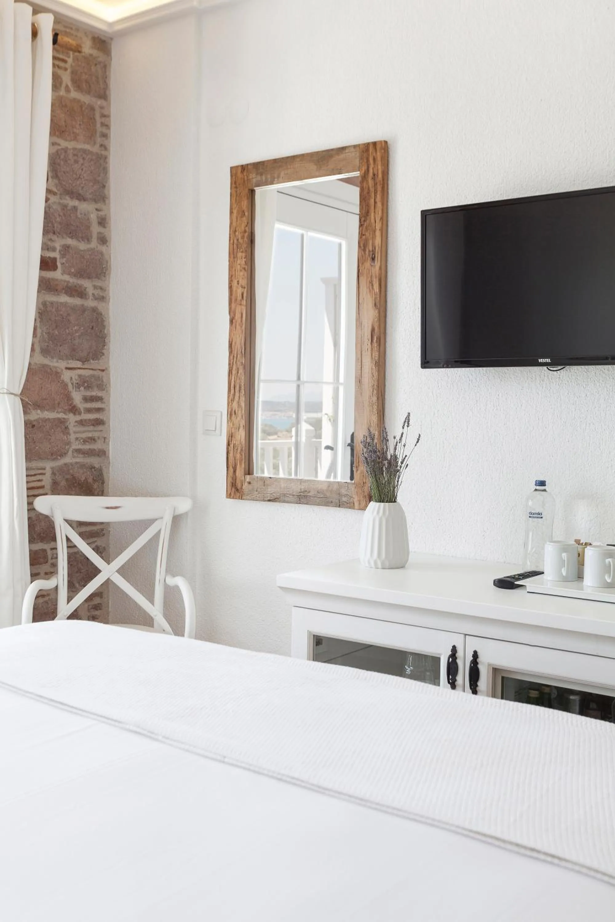 Cunda Pur Beyaz Hotel