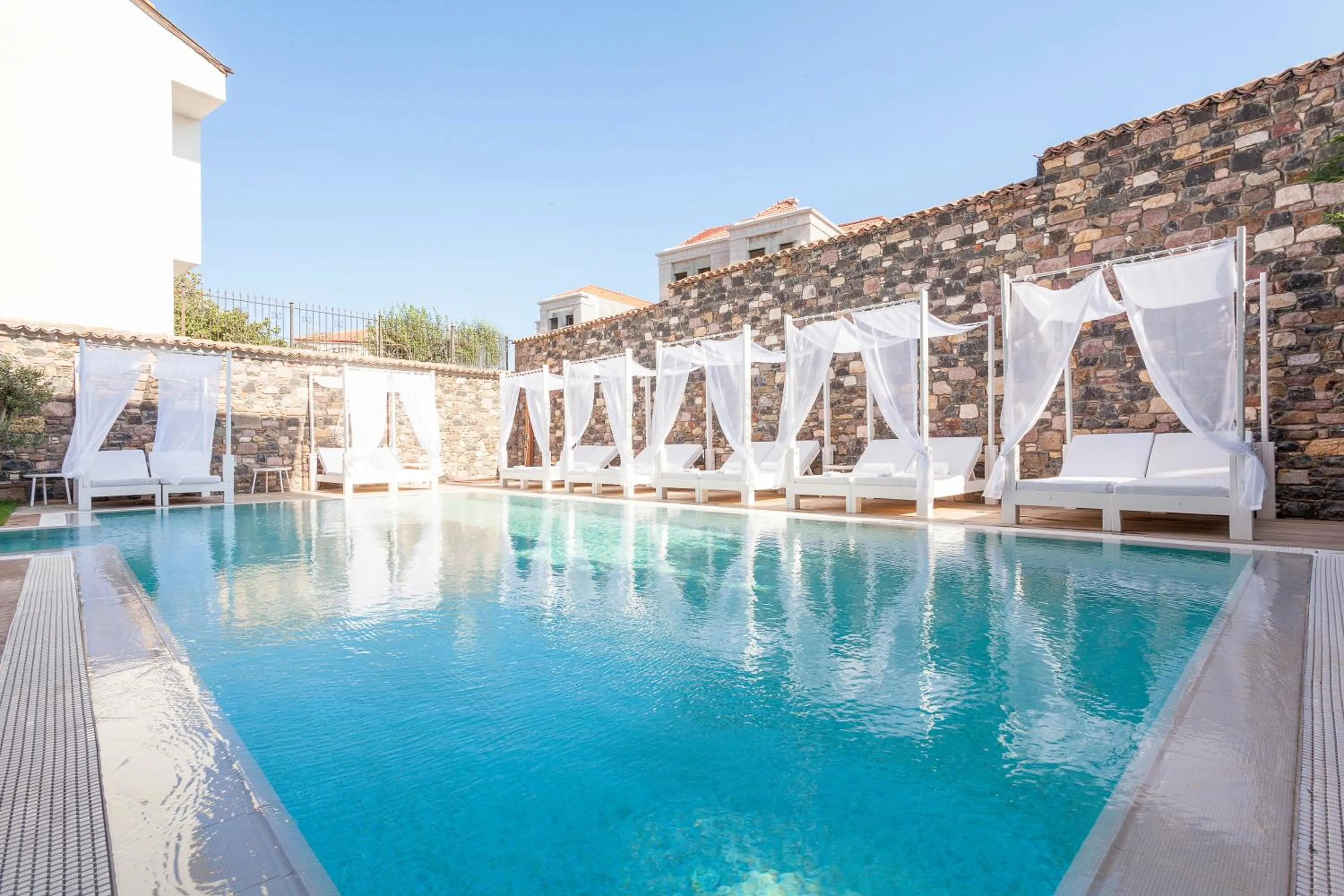 Cunda Pur Beyaz Hotel