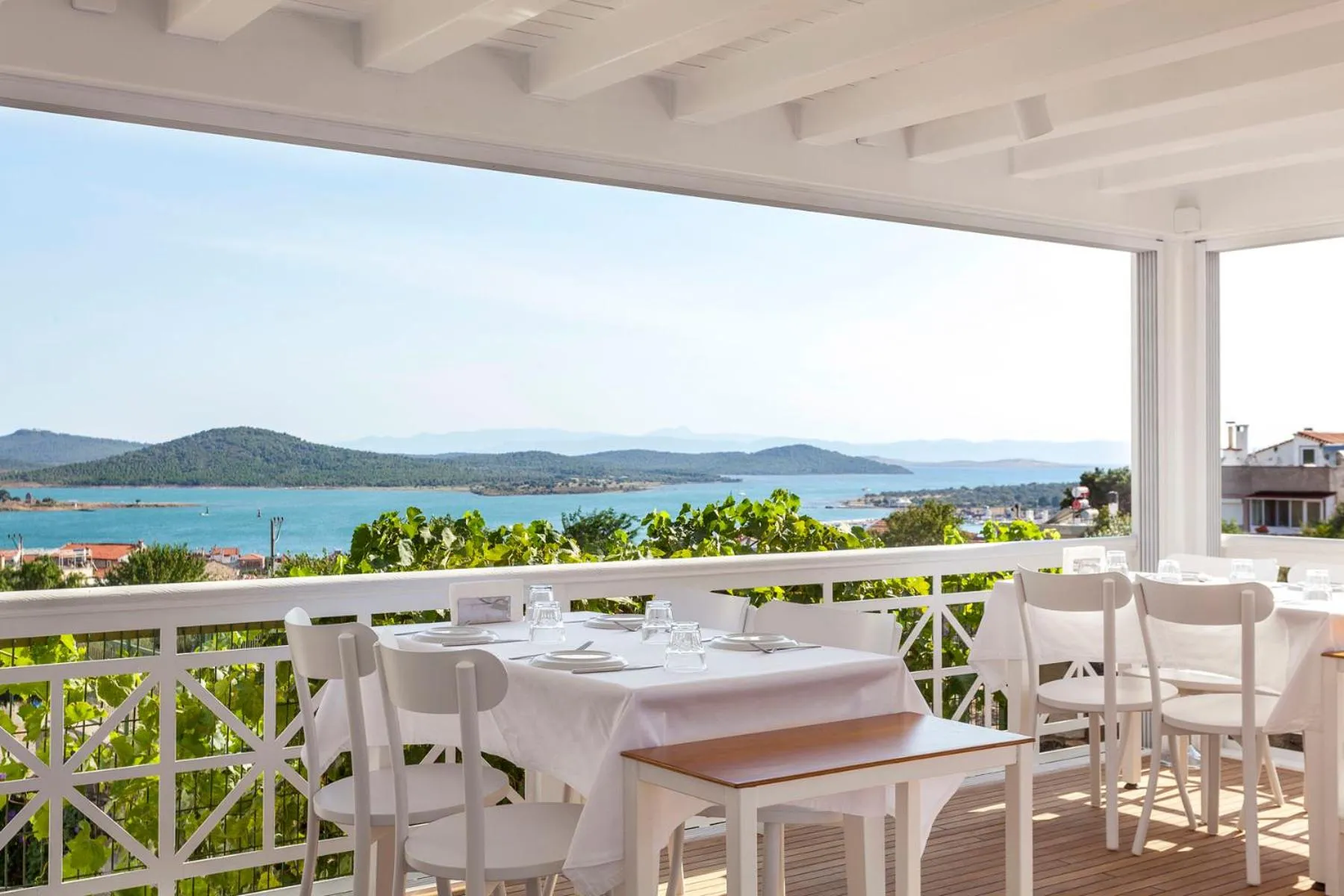 Restaurant/places to eat in Cunda Pur Beyaz Hotel