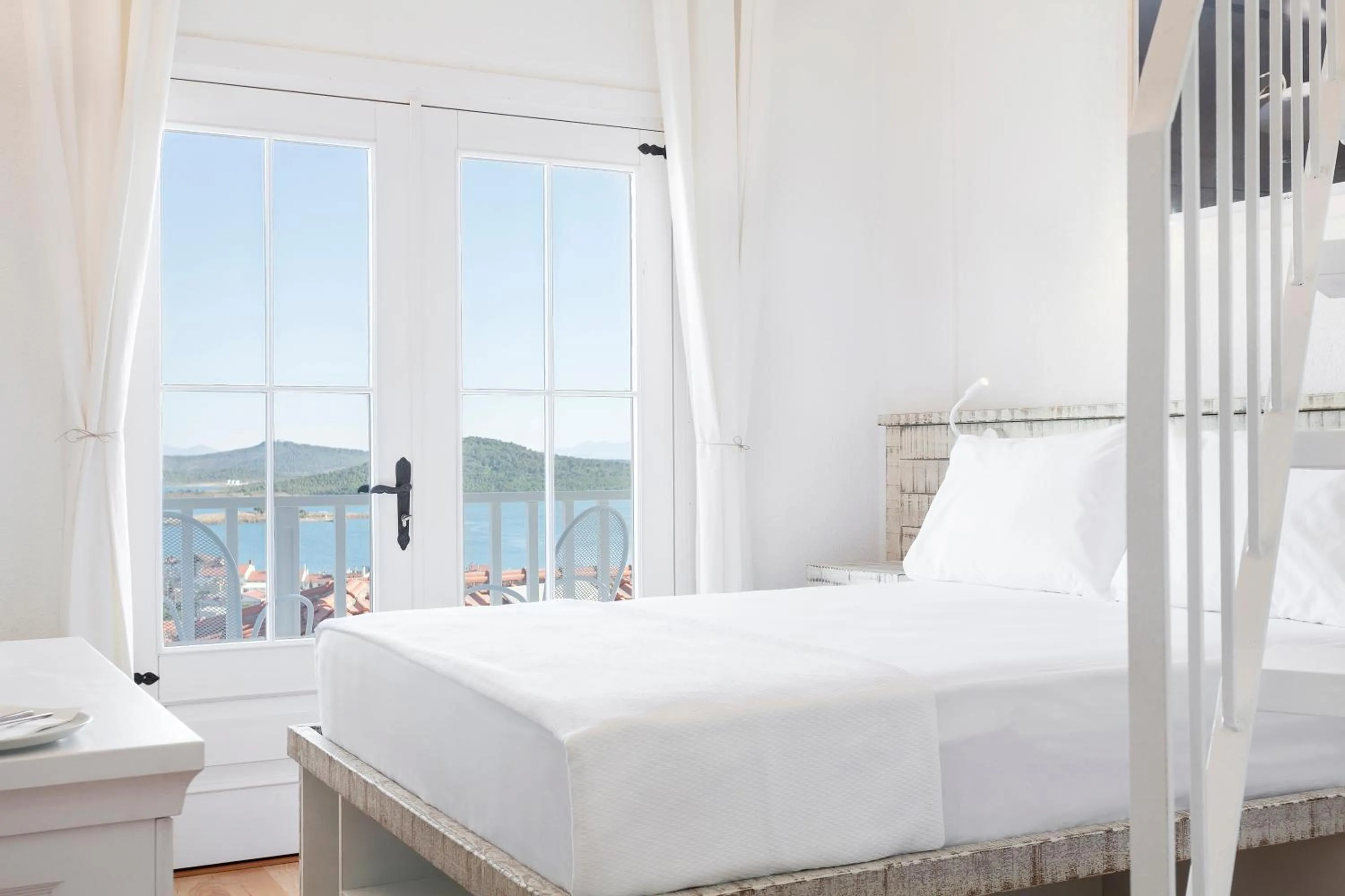 Cunda Pur Beyaz Hotel