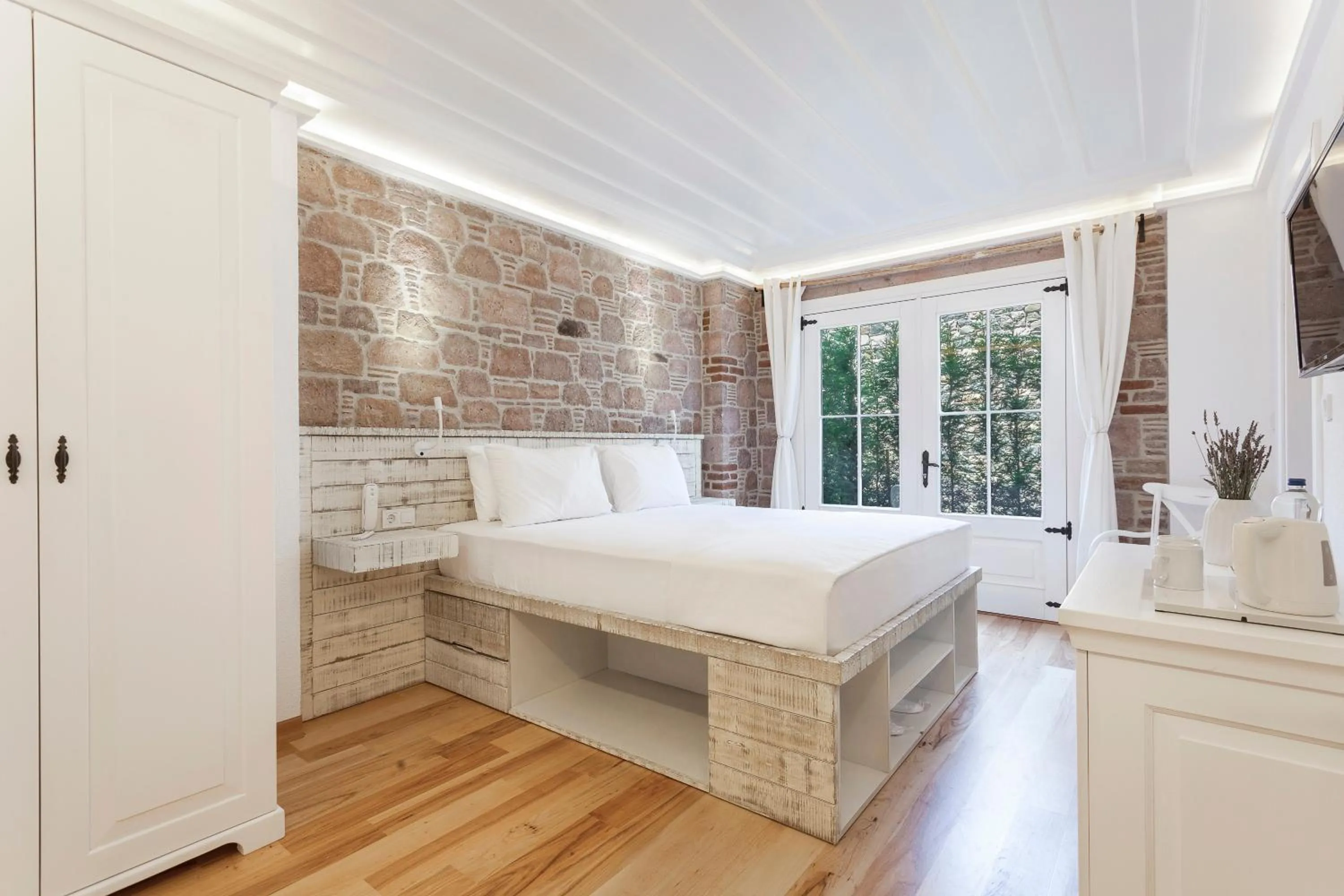 Cunda Pur Beyaz Hotel