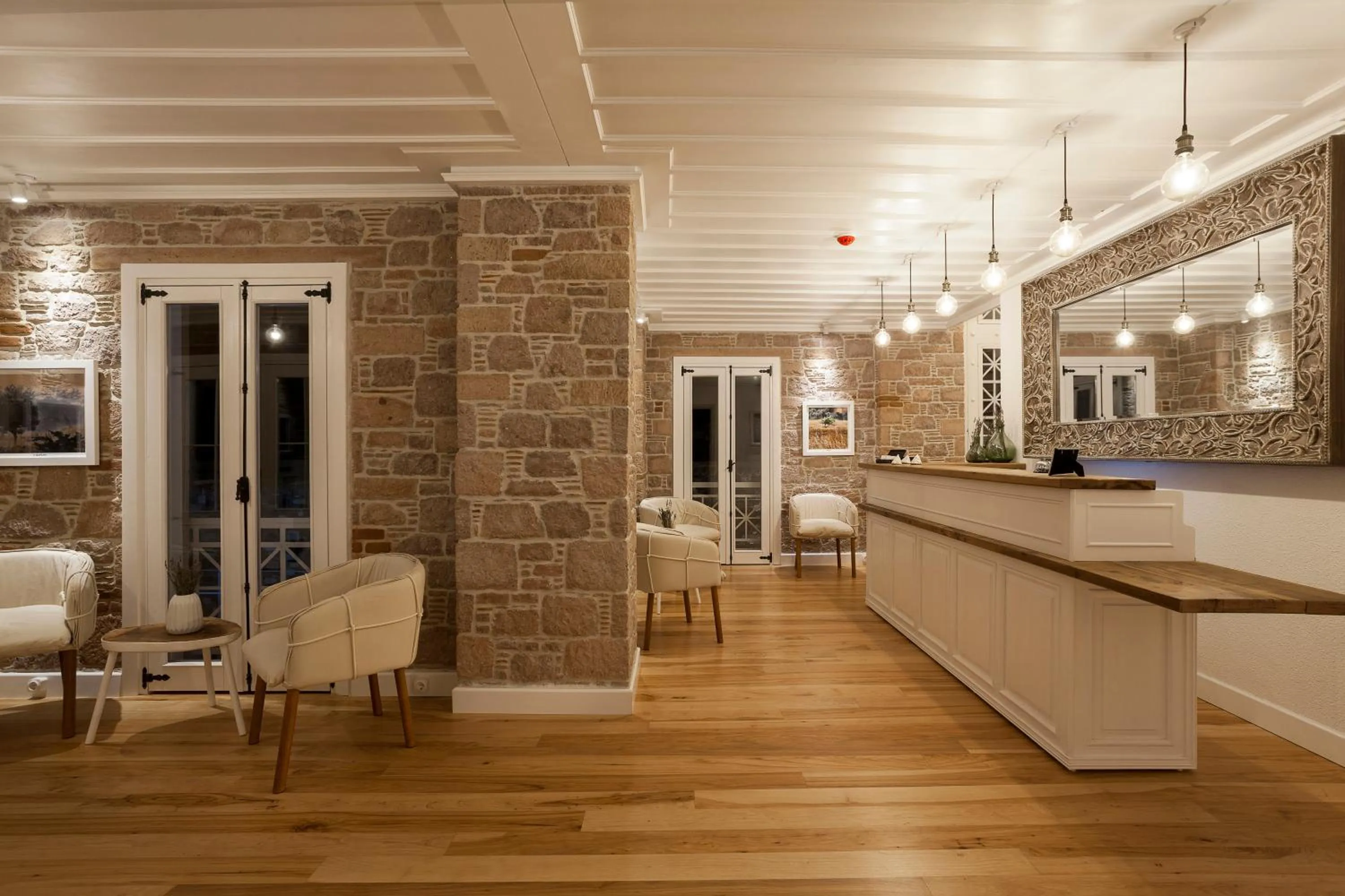 Cunda Pur Beyaz Hotel