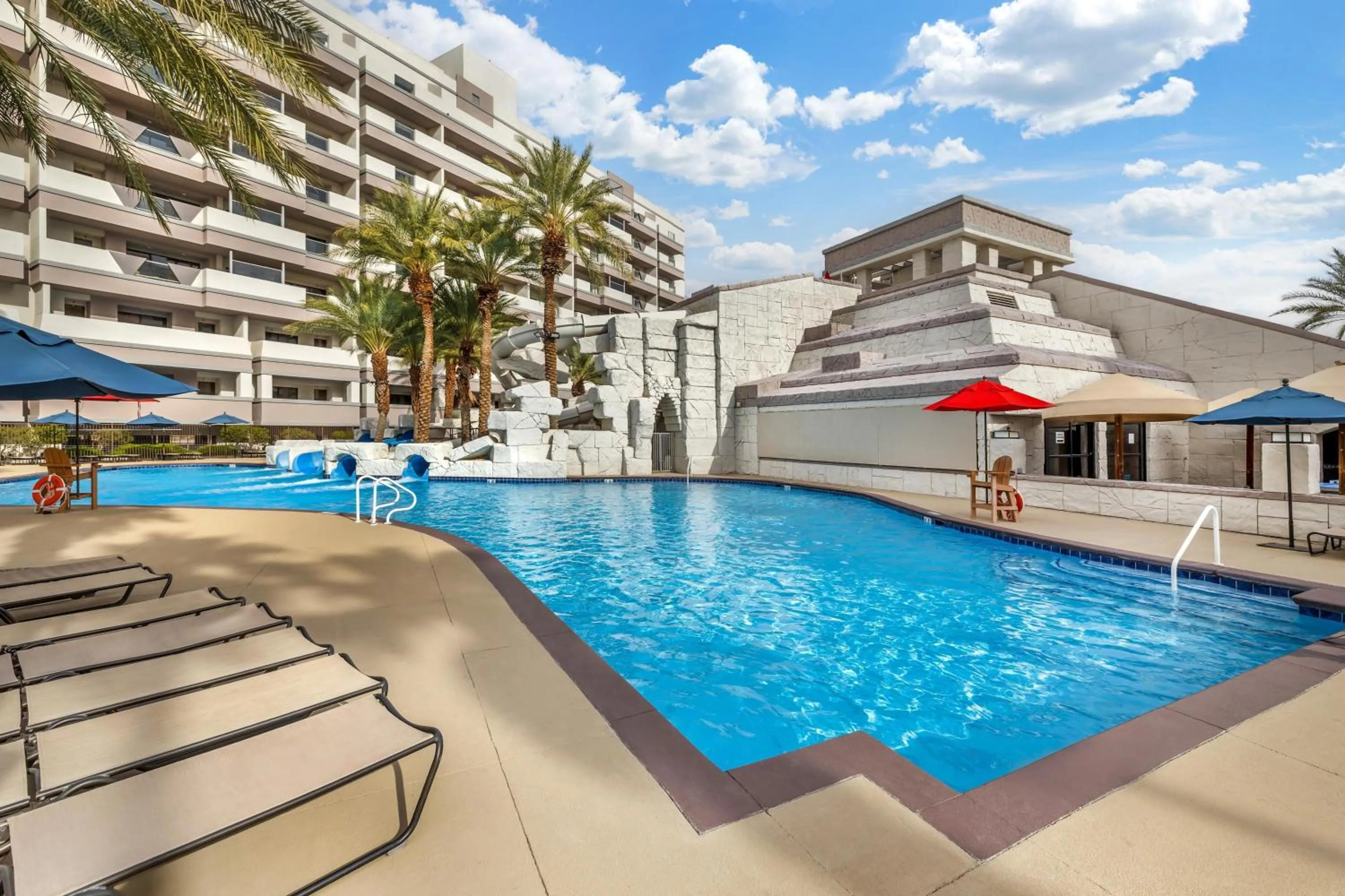 Pool view in Hilton Vacation Club Cancun Resort Las Vegas
